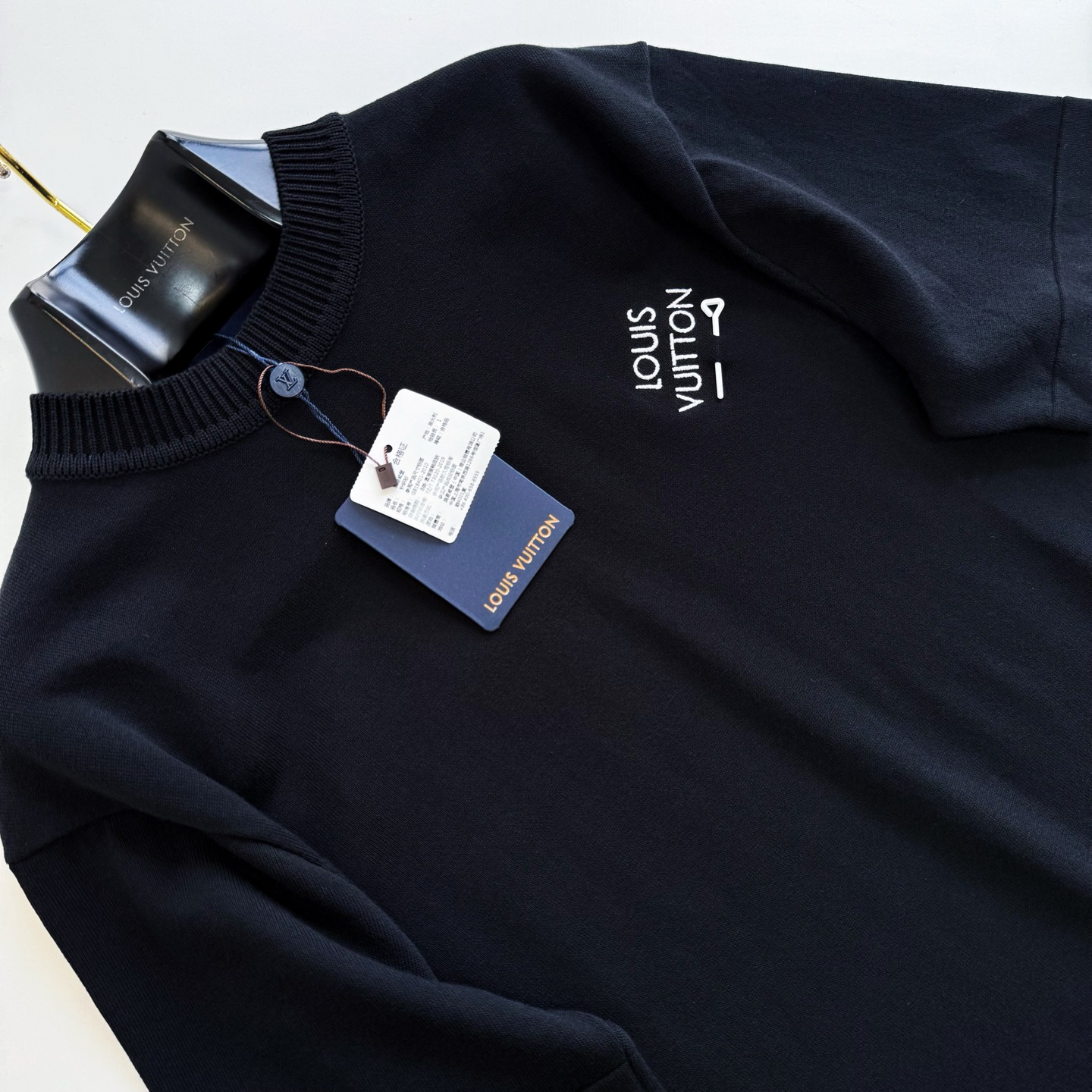Louis Vuitton Crew Neck T-Shirt - Short Sleeve Tee with Logo Detail 4 i1749278012287 3452 0 3