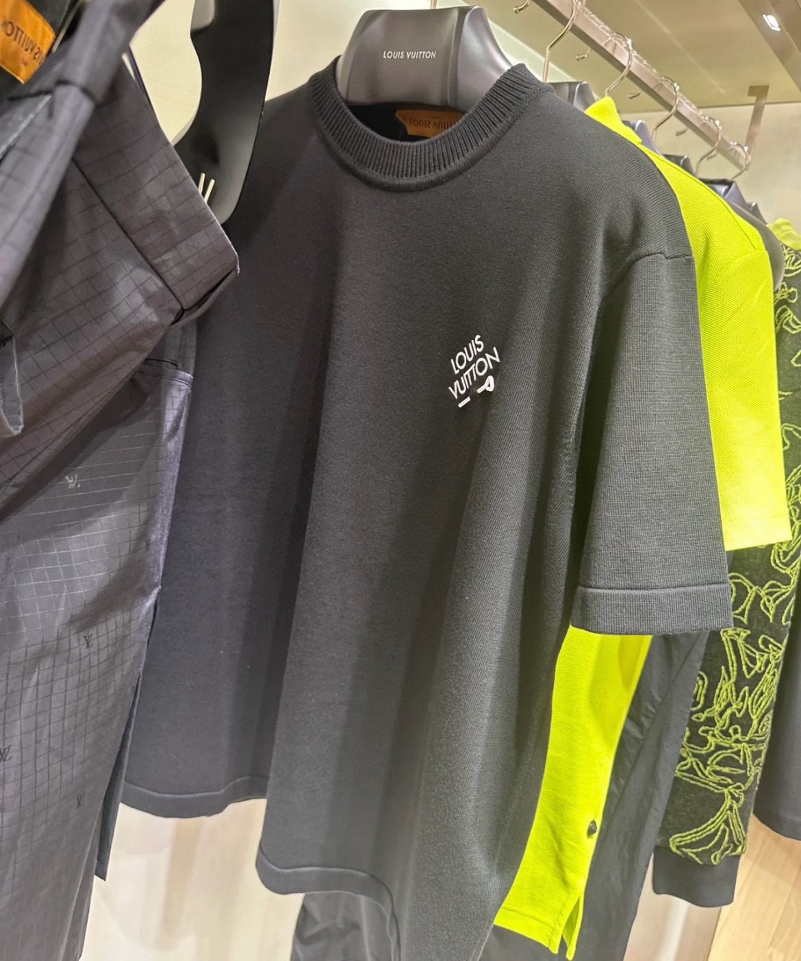 Louis Vuitton Crew Neck T-Shirt | Stylish Tops & Tees for Men and Women 2 i1749278331334 3727 0 1