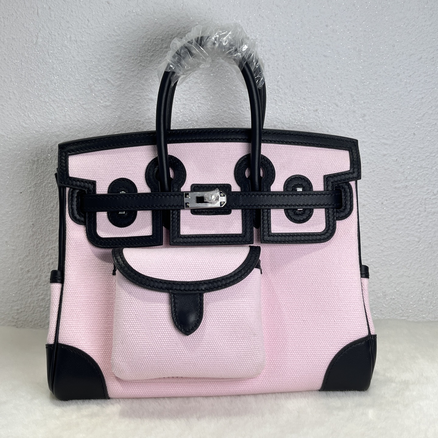 NO:698978,New product Birkin Cargo canvas platinum bag 25cm Original imported Swift leather canvas [black/pink] silver buckle Commuting casual bag Unisex model Limited edition Counter synchronization Fully handmade beeswax thread sewing Pure steel hardware Ready in stock, Hermes, hermes, stuart weitzman, Hermes,19860909新品 Birkin Cargo 帆布铂金包 25cm 原厂进口Swift皮拼帆布【黑/粉】银扣 通勤休闲包 男女通用款 限量版 专柜同步 全手工蜜蜡线缝制 纯钢五金 现货,爱马仕,hermes,stuart weitzman,Hermes,,Bag
