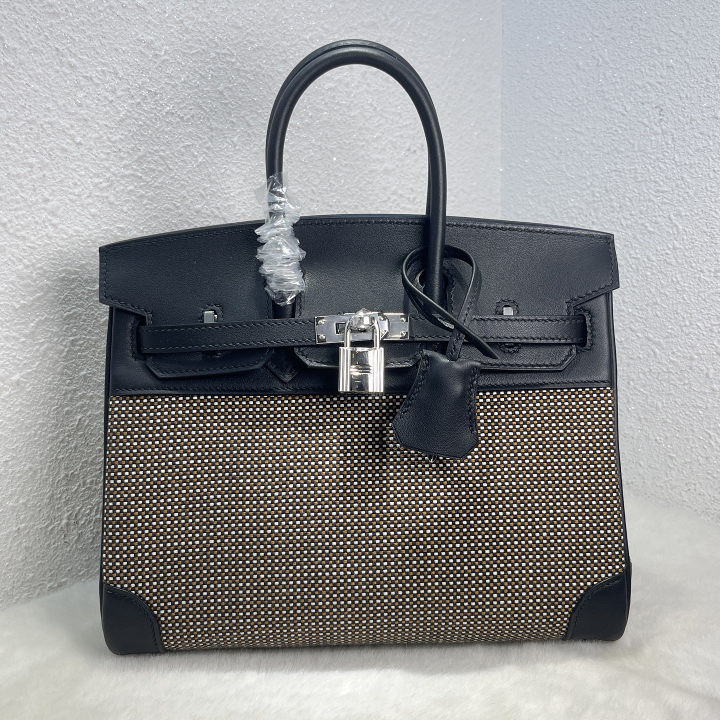 NO:699567,Birkin 25# black waffle Swift/canvas, sheepskin lining, waxed thread semi-hand sewing, hand-made copper nails, silver buckle, in stock, Hermes, hermes, stuart weitzman, sheepskin, Hermes,19860909Birkin 25#黑色华夫格 Swift/帆布 内里羊皮 蜡线半手缝 手打铜钉 银扣 现货,爱马仕,hermes,stuart weitzman,sheepskin,Hermes,,Bag