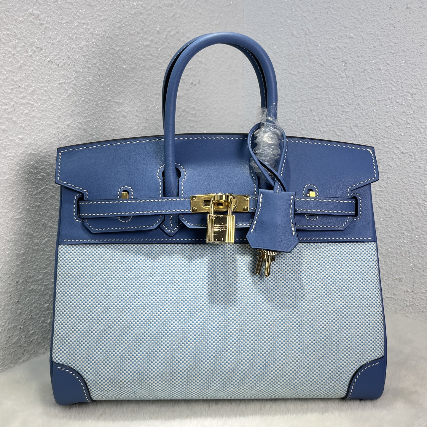 NO:699569,Birkin 25# sky blue Swift/Viking canvas, waxed thread semi-hand sewing, hand-made copper nails, all-steel hardware, gold buckle, in stock, Hermes, hermes, stuart weitzman, Hermes,19860909Birkin 25#天青蓝 Swift/Viking帆布 蜡线半手缝 手打铜钉 全钢五金 金扣 现货,爱马仕,hermes,stuart weitzman,Hermes,,Bag