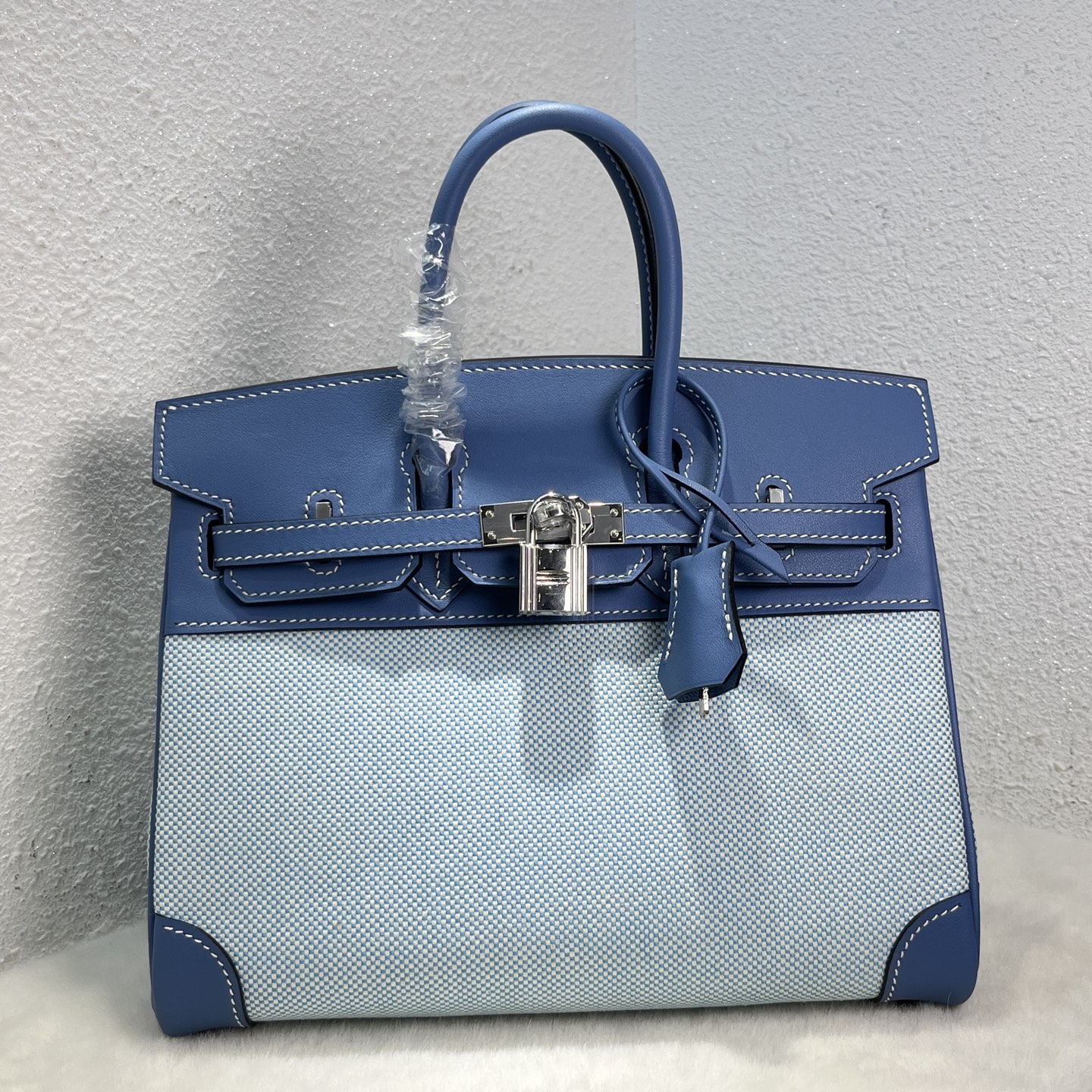NO:699544,Birkin 25# sky blue Swift/Viking canvas, waxed thread semi-hand sewing, hand-made copper nails, all-steel hardware, silver buckle, in stock, Hermes, hermes, stuart weitzman, Hermes,19860909Birkin 25#天青蓝 Swift/Viking帆布 蜡线半手缝 手打铜钉 全钢五金 银扣 现货,爱马仕,hermes,stuart weitzman,Hermes,,Bag