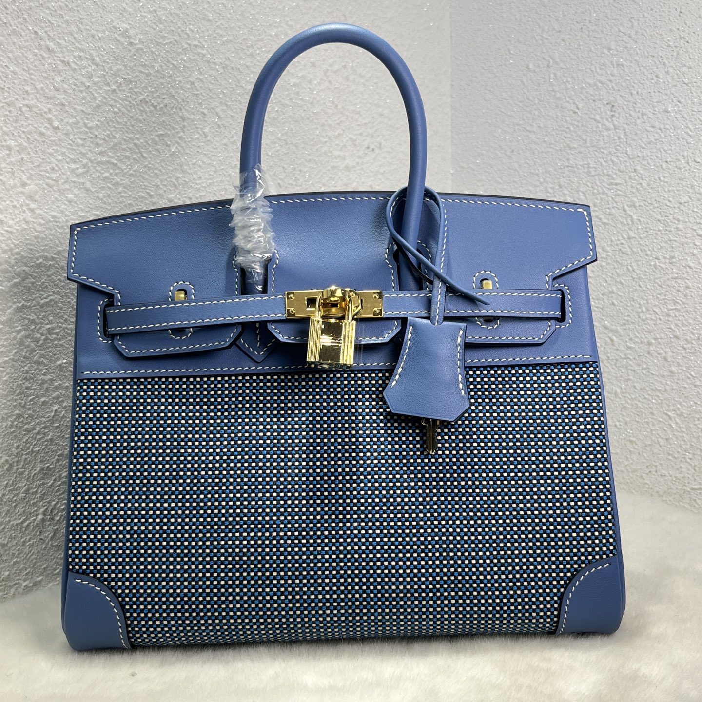 NO:699558,Birkin 25# azure blue waffle Swift/Viking canvas, waxed thread semi-hand sewing, hand-made copper nails, all-steel hardware, gold buckle, in stock, Hermes, hermes, stuart weitzman, Hermes,19860909Birkin 25#天青蓝华夫格 Swift/Viking帆布 蜡线半手缝 手打铜钉 全钢五金 金扣 现货,爱马仕,hermes,stuart weitzman,Hermes,,Bag