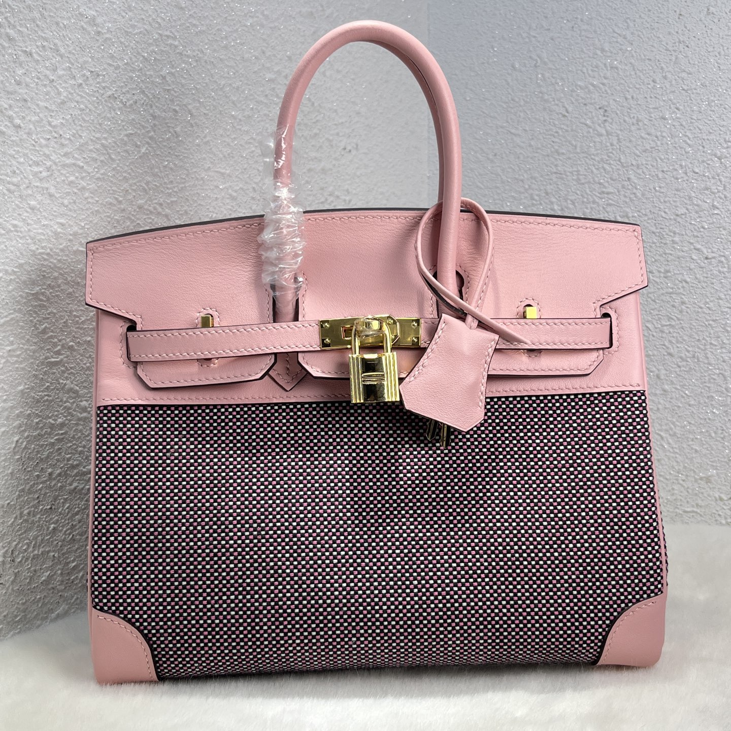 NO:699564,Birkin 25# cherry blossom pink waffle Swift/Viking canvas, waxed thread semi-hand sewing, hand-made copper nails, all-steel hardware, gold buckle, in stock, Hermes, hermes, stuart weitzman, Hermes,19860909Birkin 25#樱花粉华夫格 Swift/Viking帆布 蜡线半手缝 手打铜钉 全钢五金 金扣 现货,爱马仕,hermes,stuart weitzman,Hermes,,Bag