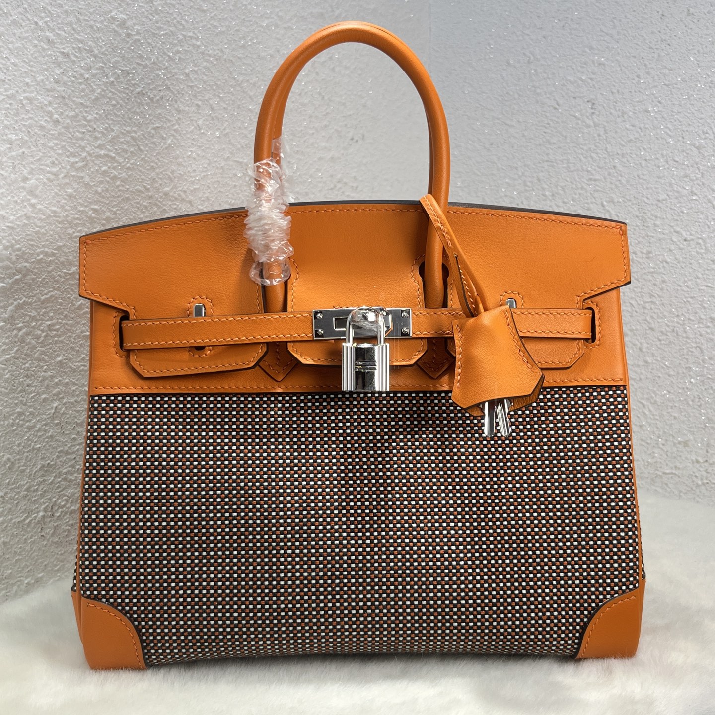NO:699539,Birkin 25# waffle Emma orange Swift/Viking canvas, waxed thread semi-hand sewing, hand-made copper nails, all-steel hardware, silver buckle, in stock, Hermes, hermes, hermes, stuart weitzman, Hermes,19860909Birkin 25#华夫格爱玛橙 Swift/Viking帆布 蜡线半手缝 手打铜钉 全钢五金 银扣 现货,爱马仕,hermes,hermes,stuart weitzman,Hermes,,Bag