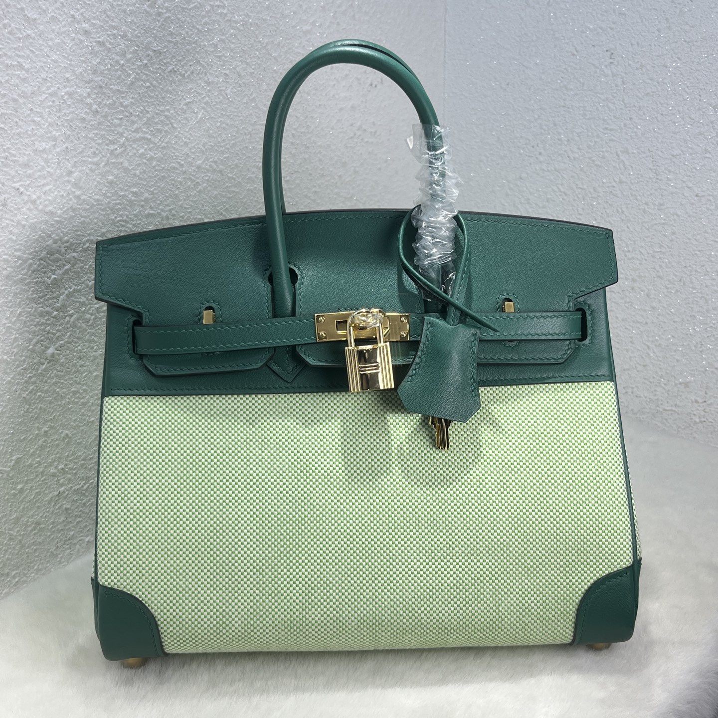 NO:699546,Birkin 25# velvet green Swift/Viking canvas, waxed thread semi-hand sewing, hand-made copper nails, all-steel hardware, gold buckle, in stock, Hermes, hermes, stuart weitzman, Hermes,19860909Birkin 25#丝绒绿 Swift/Viking帆布 蜡线半手缝 手打铜钉 全钢五金 金扣 现货,爱马仕,hermes,stuart weitzman,Hermes,,Bag
