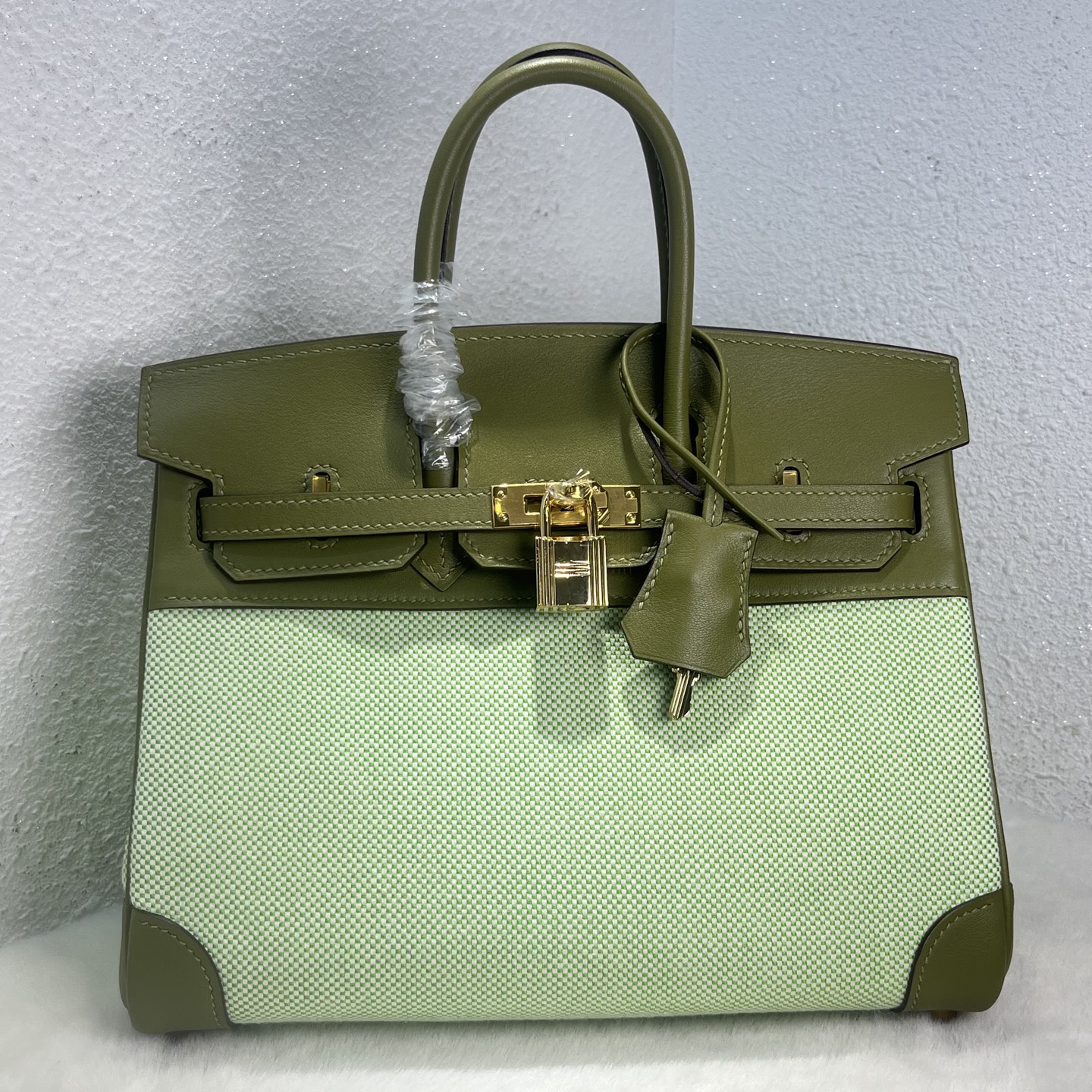 NO:699547,Birkin 25# olive green Swift/Viking canvas, waxed thread semi-hand sewing, hand-made copper nails, all-steel hardware, gold buckle, in stock, Hermes, hermes, stuart weitzman, Hermes,19860909Birkin 25#橄榄绿 Swift/Viking帆布 蜡线半手缝 手打铜钉 全钢五金 金扣 现货,爱马仕,hermes,stuart weitzman,Hermes,,Bag