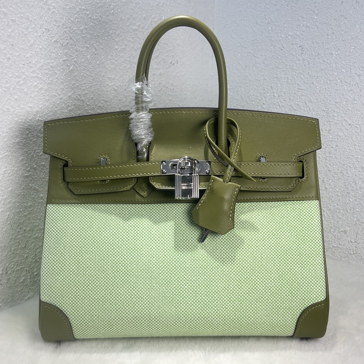 NO:699548,Birkin 25# olive green Swift/Viking canvas, waxed thread semi-hand sewing, hand-made copper nails, all-steel hardware, silver buckle, in stock, Hermes, hermes, stuart weitzman, Hermes,19860909Birkin 25#橄榄绿 Swift/Viking帆布 蜡线半手缝 手打铜钉 全钢五金 银扣 现货,爱马仕,hermes,stuart weitzman,Hermes,,Bag