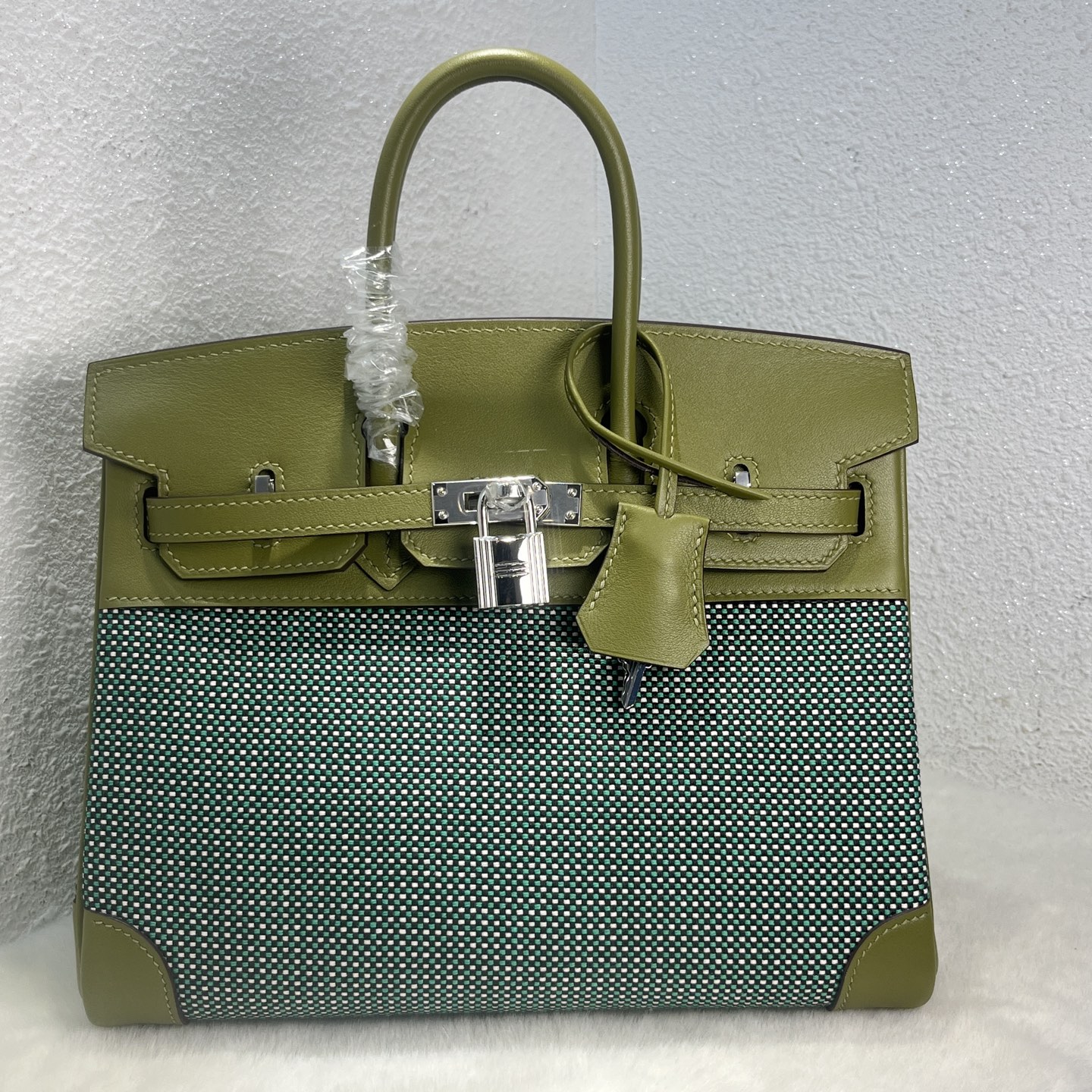 NO:699552,Birkin 25# waffle olive green Swift/Viking canvas, waxed thread semi-hand sewing, hand-made copper nails, all-steel hardware, silver buckle, in stock, Hermes, hermes, stuart weitzman, Hermes,19860909Birkin 25#华夫格橄榄绿 Swift/Viking帆布 蜡线半手缝 手打铜钉 全钢五金 银扣 现货,爱马仕,hermes,stuart weitzman,Hermes,,Bag
