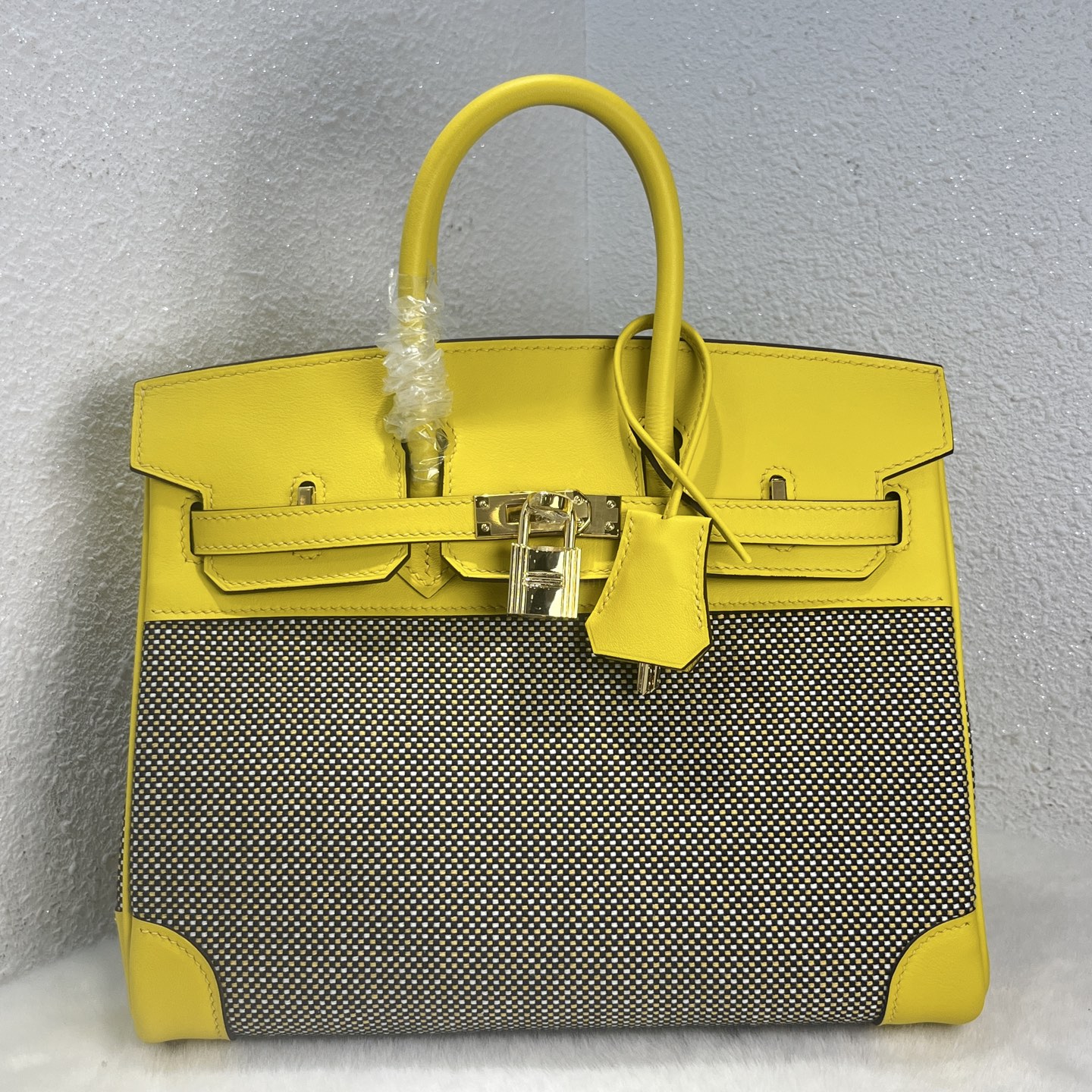 NO:699556,Birkin 25# waffle lemon yellow Swift/Viking canvas, waxed thread semi-hand sewing, hand-made copper nails, all-steel hardware, gold buckle, in stock, Hermes, hermes, stuart weitzman, Hermes,19860909Birkin 25#华夫格柠檬黄 Swift/Viking帆布 蜡线半手缝 手打铜钉 全钢五金 金扣 现货,爱马仕,hermes,stuart weitzman,Hermes,,Bag