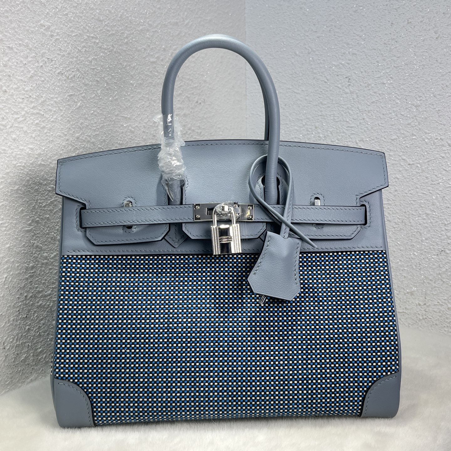 NO:699511,Birkin 25# waffle linen blue Swift/Viking canvas, waxed thread semi-hand sewing, hand-made copper nails, all-steel hardware, silver buckle, in stock, Hermes, hermes, stuart weitzman, Hermes,19860909Birkin 25#华夫格亚麻蓝 Swift/Viking帆布 蜡线半手缝 手打铜钉 全钢五金 银扣 现货,爱马仕,hermes,stuart weitzman,Hermes,,Bag