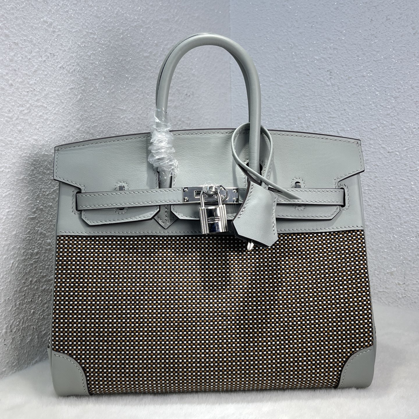 NO:699514,Birkin 25# waffle pearl gray Swift/Viking canvas, waxed thread semi-hand sewing, hand-made copper nails, all-steel hardware, silver buckle, in stock, Hermes, hermes, stuart weitzman, Hermes,19860909Birkin 25#华夫格珍珠灰 Swift/Viking帆布 蜡线半手缝 手打铜钉 全钢五金 银扣 现货,爱马仕,hermes,stuart weitzman,Hermes,,Bag