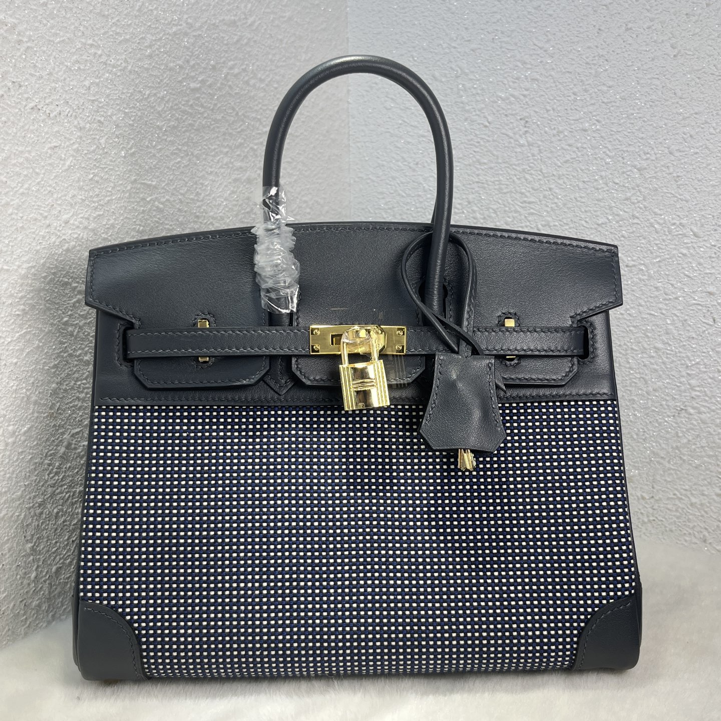 NO:699517,Birkin 25# waffle graphite gray Swift/Viking canvas, waxed thread semi-hand sewing, hand-made copper nails, all-steel hardware, gold buckle, in stock, Hermes, hermes, stuart weitzman, Hermes,19860909Birkin 25#华夫格石墨灰 Swift/Viking帆布 蜡线半手缝 手打铜钉 全钢五金 金扣 现货,爱马仕,hermes,stuart weitzman,Hermes,,Bag