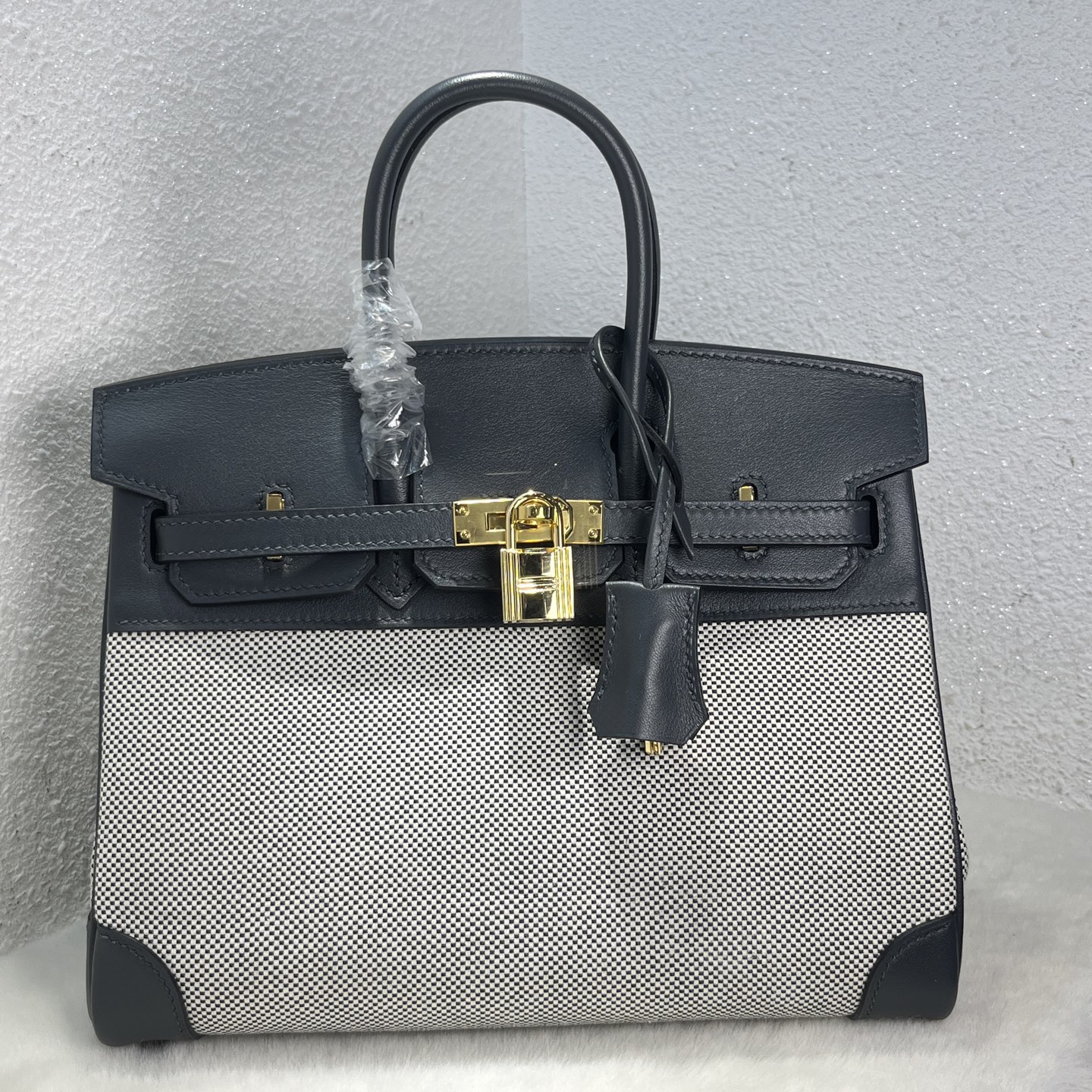 NO:699532,Birkin 25# graphite gray Swift/Viking canvas, waxed thread semi-hand sewing, hand-made copper nails, all-steel hardware, gold buckle, in stock, Hermes, hermes, stuart weitzman, Hermes,19860909Birkin 25#石墨灰 Swift/Viking帆布 蜡线半手缝 手打铜钉 全钢五金 金扣 现货,爱马仕,hermes,stuart weitzman,Hermes,,Bag