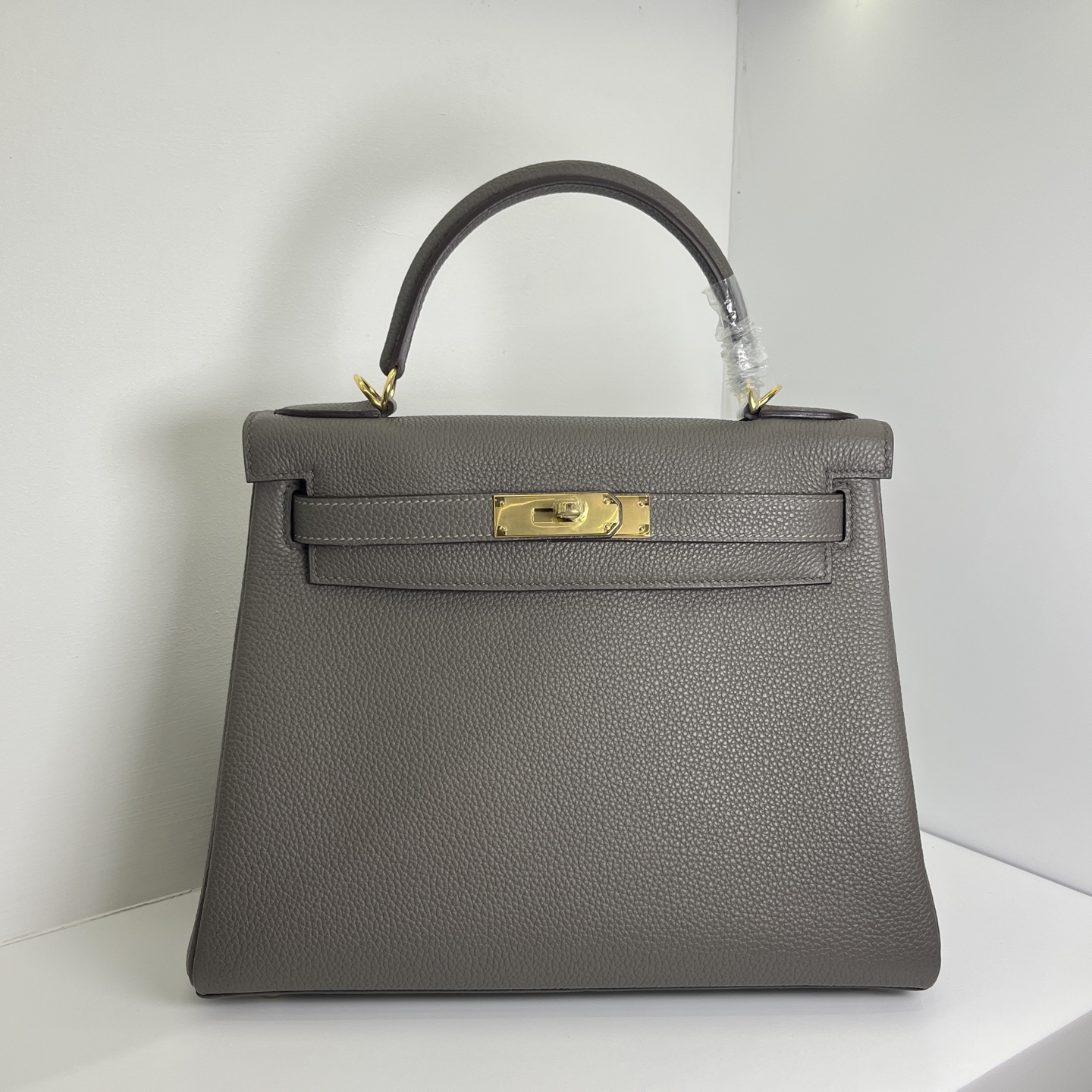 NO:699663,Kelly Kelly 25/28cm Original imported Togo leather [tinware gray] gold buckle counter synchronization handmade wax thread sewing pure steel hardware in stock, Hermes, Hermes,19860909Kelly 凯莉 25/28cm 原厂进口Togo皮【锡器灰】金扣 专柜同步 手工蜡线缝制 纯钢五金 现货,爱马仕,hermes,Hermes,,Bag