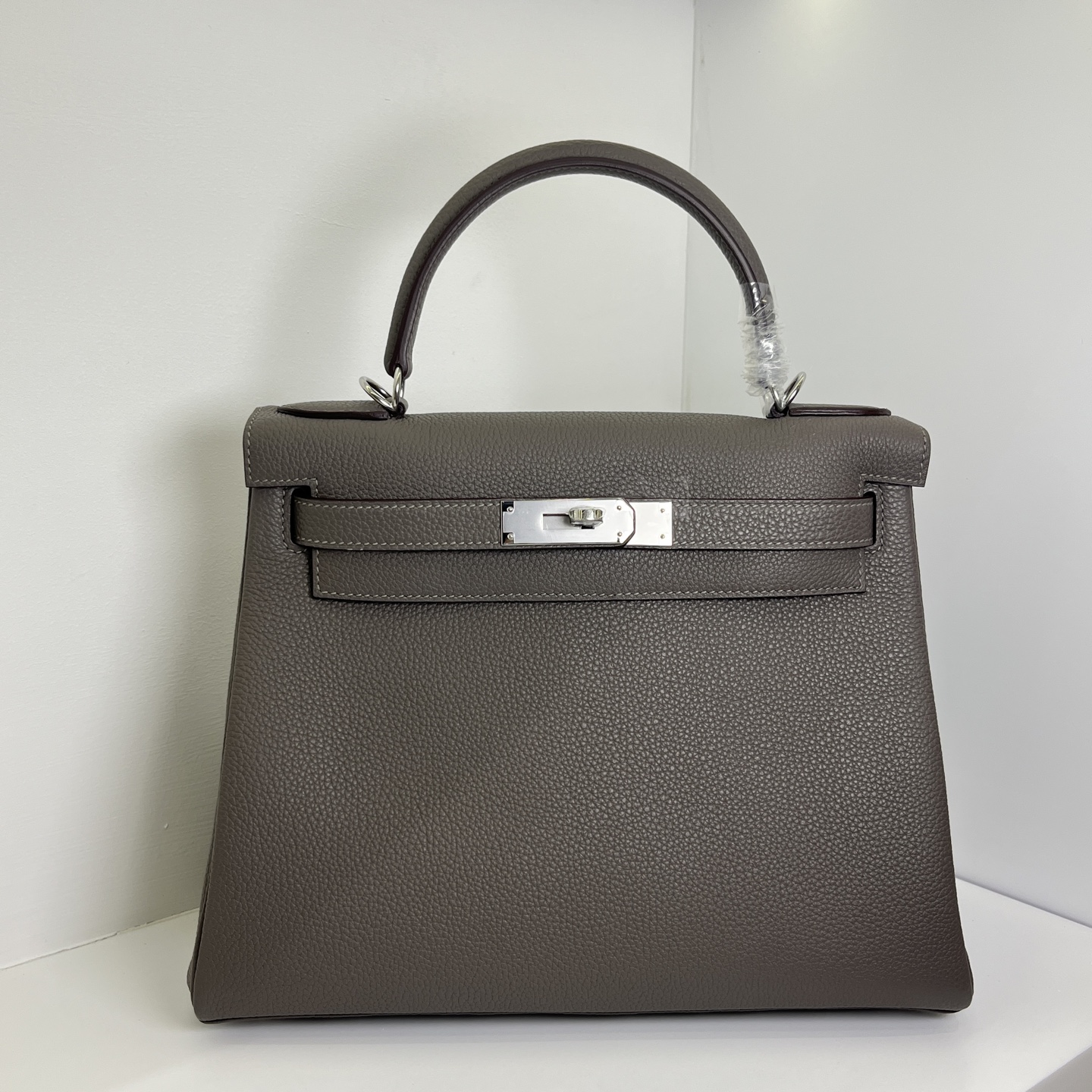 NO:699661,Kelly Kelly 25/28cm Original imported Togo leather [tinware gray] silver buckle counter synchronization handmade wax thread sewing pure steel hardware in stock, Hermes, Hermes,19860909Kelly 凯莉 25/28cm 原厂进口Togo皮【锡器灰】银扣 专柜同步 手工蜡线缝制 纯钢五金 现货,爱马仕,hermes,Hermes,,Bag