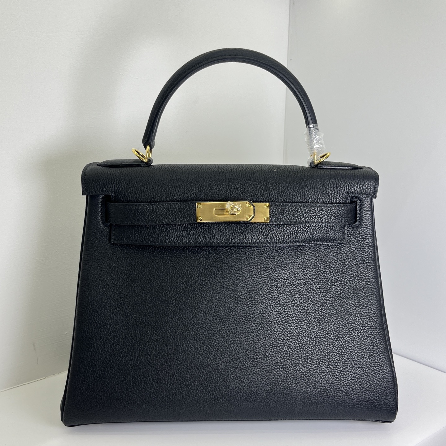 NO:699670,Kelly Kelly 25/28cm Original imported Togo leather [black] gold buckle counter synchronization handmade wax thread sewing pure steel hardware in stock, Hermes, Hermes,19860909Kelly 凯莉 25/28cm 原厂进口Togo皮【黑色】金扣 专柜同步 手工蜡线缝制 纯钢五金 现货,爱马仕,hermes,Hermes,,Bag