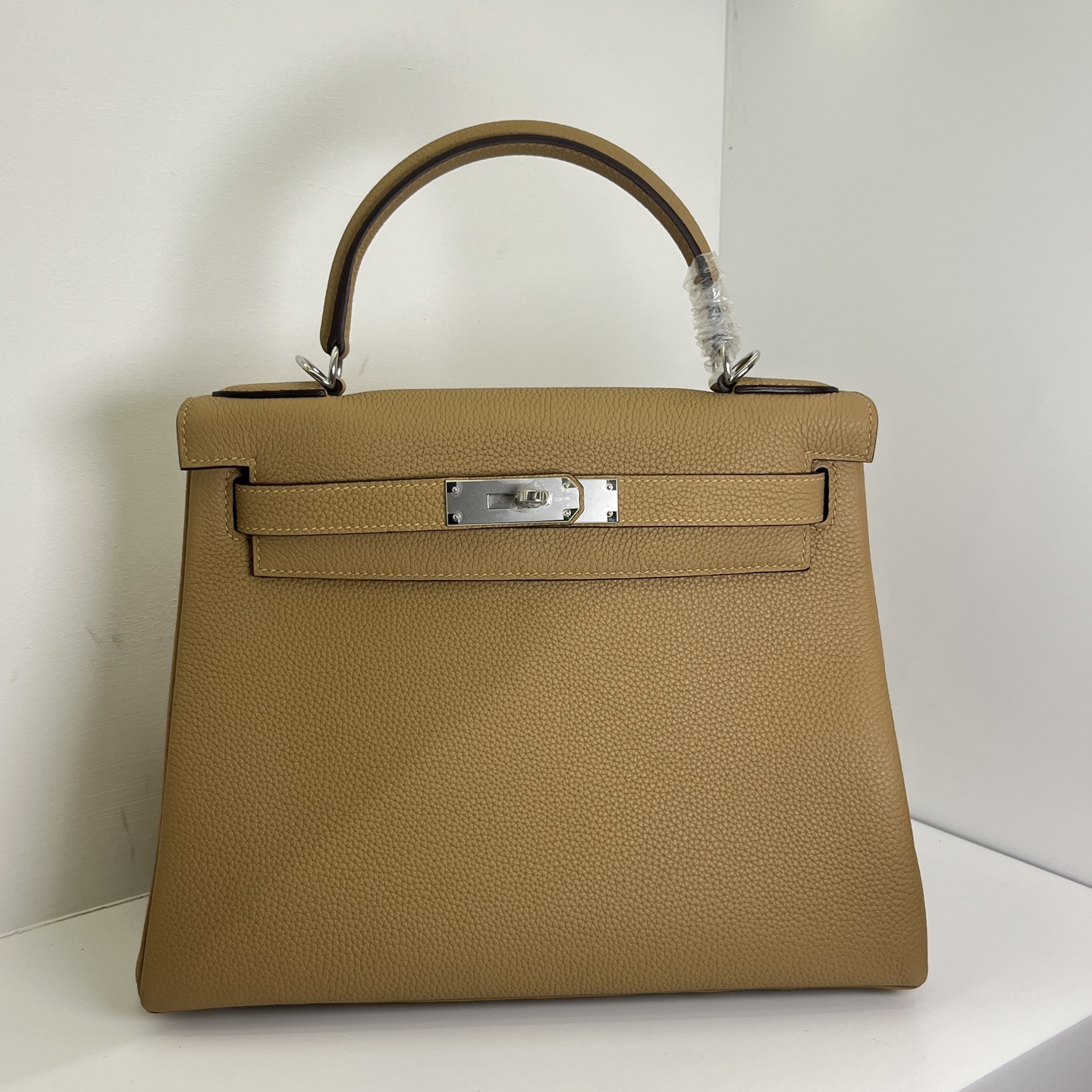 NO:699647,19860909Kelly 凯莉 25/28cm 原厂进口Togo皮【奶茶色】银扣 专柜同步 手工蜡线缝制 纯钢五金 现货,爱马仕,hermes,Hermes,,Bag