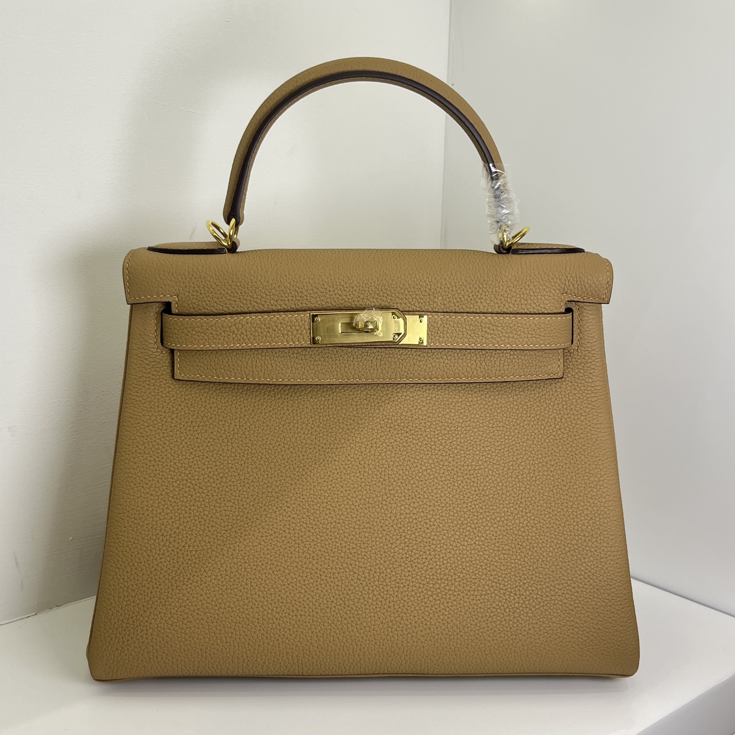 NO:699649,Kelly Kelly 25/28cm Original imported Togo leather [milk tea color] gold buckle, counter synchronization, handmade wax thread sewing, pure steel hardware, in stock, Hermes, Hermes,19860909Kelly 凯莉 25/28cm 原厂进口Togo皮【奶茶色】金扣 专柜同步 手工蜡线缝制 纯钢五金 现货,爱马仕,hermes,Hermes,,Bag
