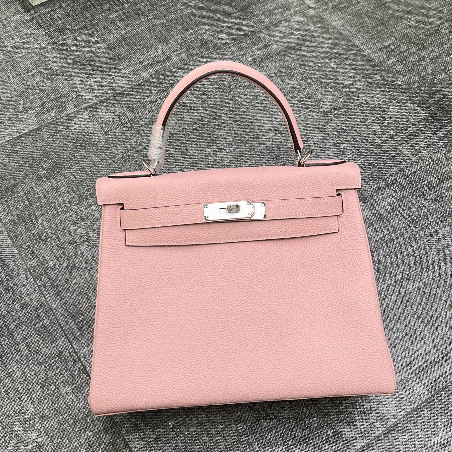 NO:699656,Kelly Kelly 25/28cm original imported Togo leather [3Q powder] silver buckle counter synchronization handmade wax thread sewing pure steel hardware in stock, Hermes, Hermes,19860909Kelly 凯莉 25/28cm 原厂进口Togo皮【3Q粉】银扣 专柜同步 手工蜡线缝制 纯钢五金 现货,爱马仕,hermes,Hermes,,Bag