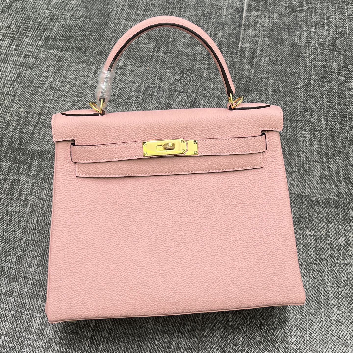 NO:699659,Kelly Kelly 25/28cm original imported Togo leather [3Q powder] gold buckle counter synchronization handmade wax thread sewing pure steel hardware in stock, Hermes, Hermes,19860909Kelly 凯莉 25/28cm 原厂进口Togo皮【3Q粉】金扣 专柜同步 手工蜡线缝制 纯钢五金 现货,爱马仕,hermes,Hermes,,Bag