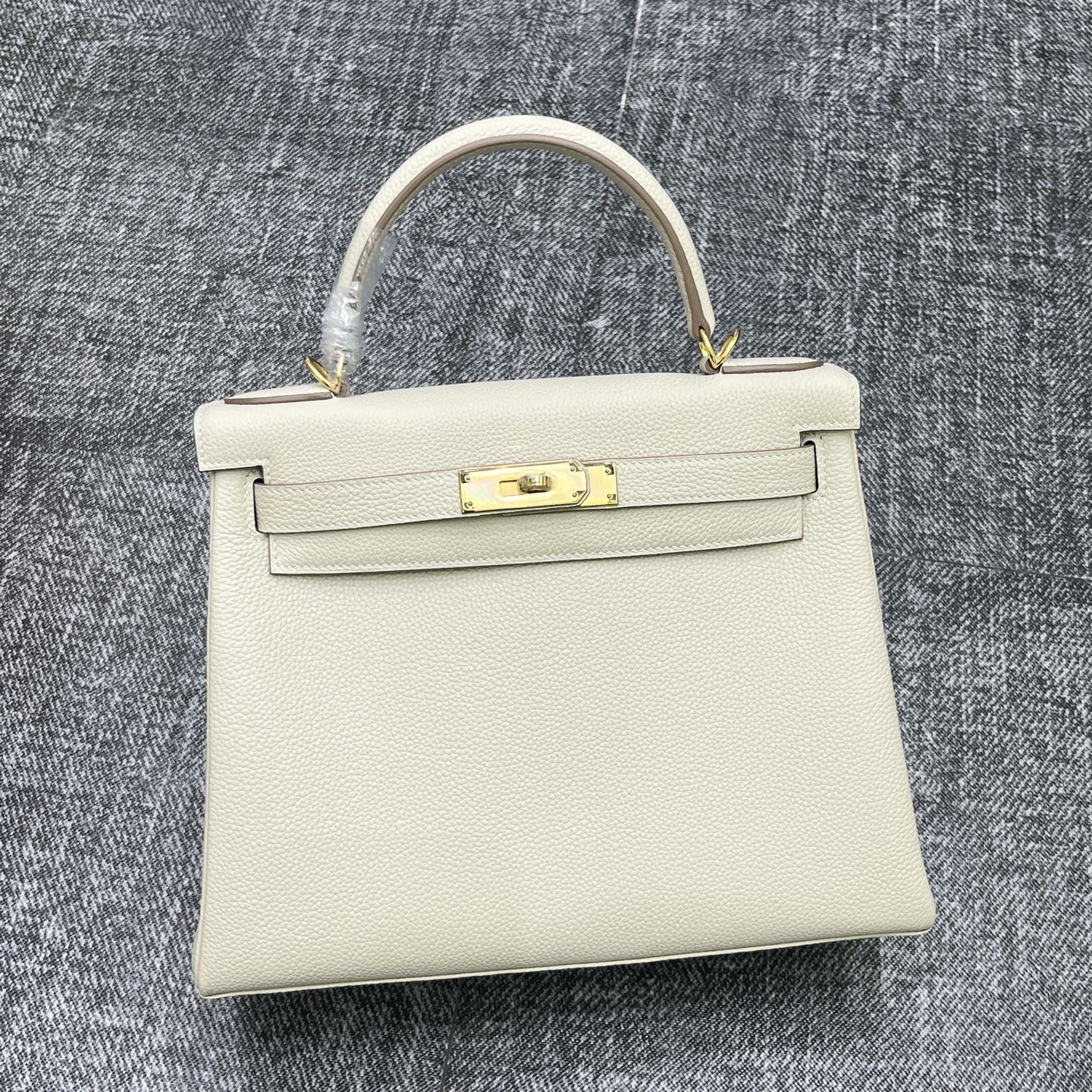 NO:699669,Kelly Kelly 25/28cm original imported Togo leather [milkshake white] gold and silver buckle counter synchronization handmade wax thread sewing pure steel hardware in stock, Hermes, Hermes,19860909Kelly 凯莉 25/28cm 原厂进口Togo皮【奶昔白】金银扣 专柜同步 手工蜡线缝制 纯钢五金 现货,爱马仕,hermes,Hermes,,Bag