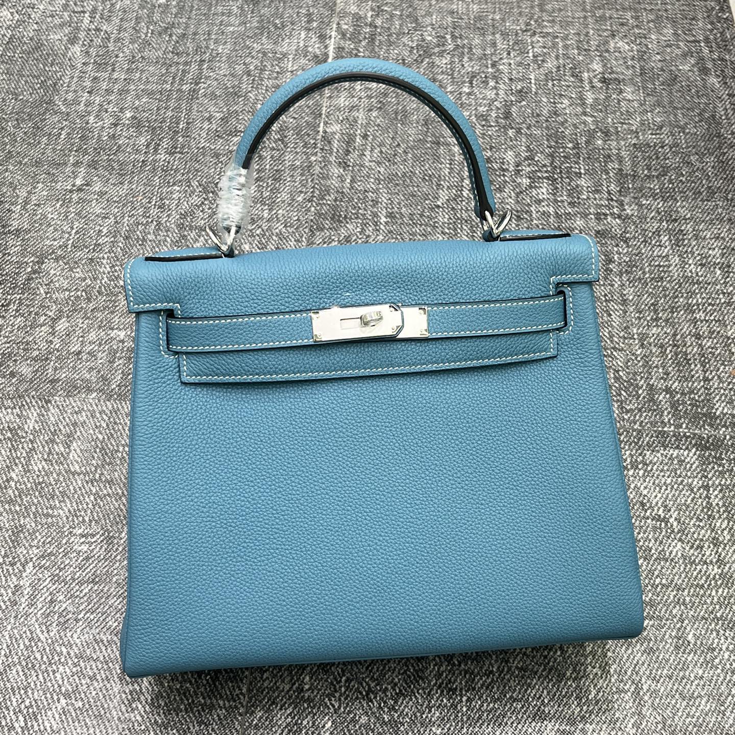 NO:699671,Kelly Kelly 25/28cm Original imported Togo leather [denim blue] gold and silver buckle counter synchronization handmade wax thread sewing pure steel hardware in stock, Hermes, Hermes,19860909Kelly 凯莉 25/28cm 原厂进口Togo皮【牛仔蓝】金银扣 专柜同步 手工蜡线缝制 纯钢五金 现货,爱马仕,hermes,Hermes,,Bag