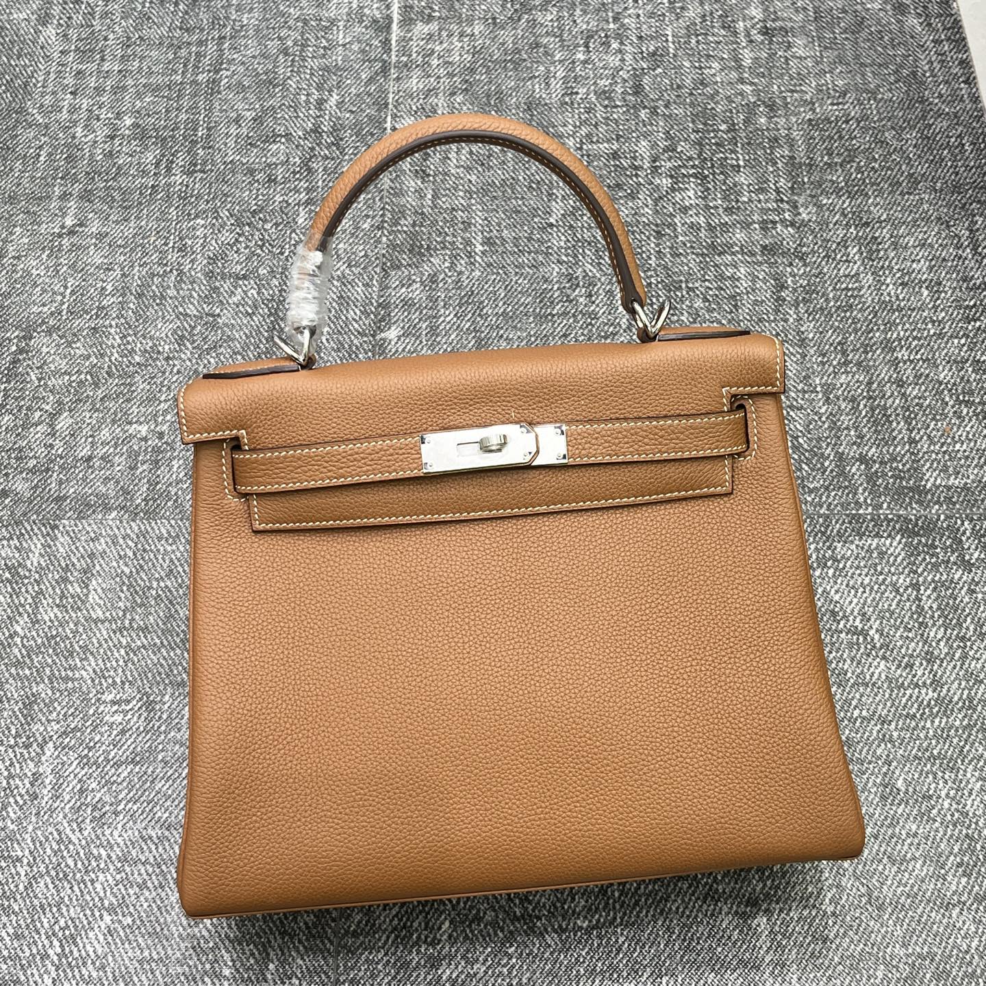 NO:699673,Kelly Kelly 25/28cm Original imported Togo leather [golden brown] gold and silver buckle, counter synchronization, handmade wax thread sewing, pure steel hardware, in stock, Hermes, Hermes,19860909Kelly 凯莉 25/28cm 原厂进口Togo皮【金棕】金银扣 专柜同步 手工蜡线缝制 纯钢五金 现货,爱马仕,hermes,Hermes,,Bag