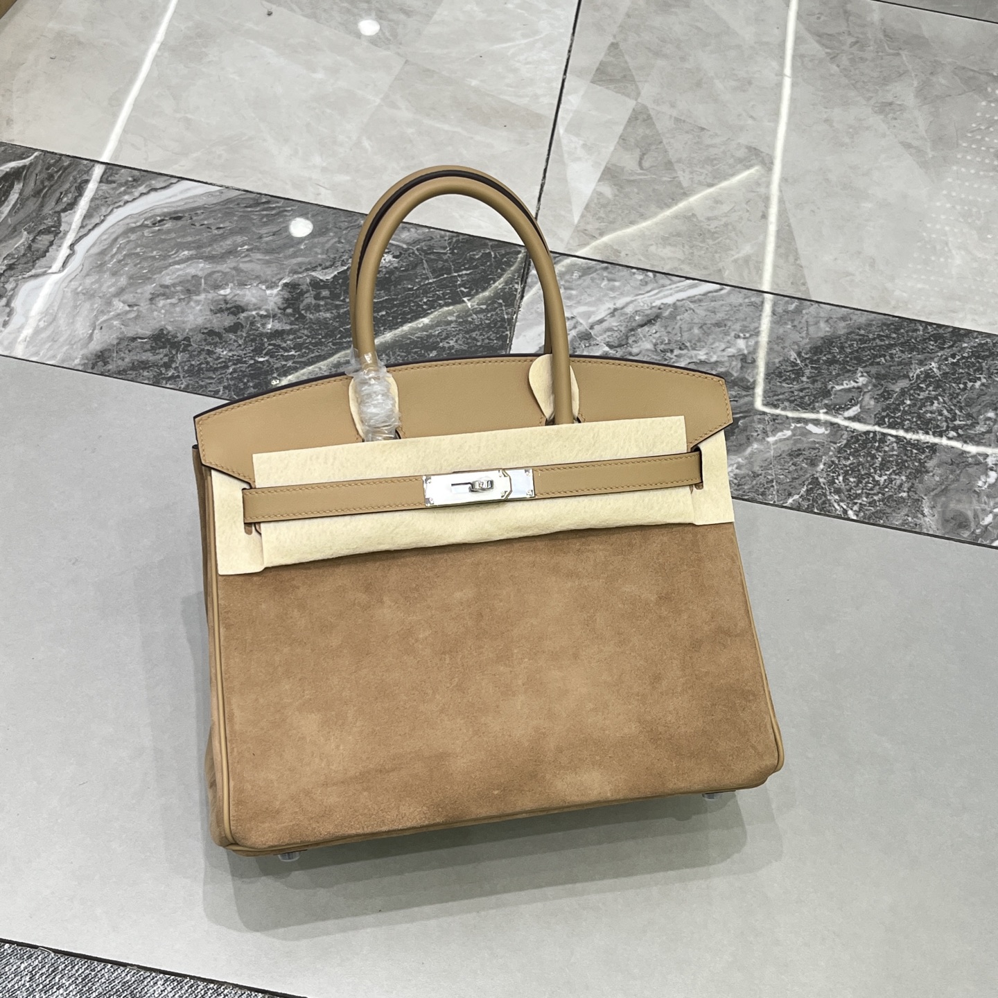 NO:700463,Birkin 30# milk tea silver buckle Swift/suede lining goatskin waxed thread semi-hand sewing hand-made copper nails all-steel hardware in stock, Hermes, hermes, stuart weitzman, sheepskin, chamois leather, Hermes,19860909Birkin 30#奶茶色银扣 Swift/麂皮 内里山羊皮 蜡线半手缝 手打铜钉 全钢五金 现货,爱马仕,hermes,stuart weitzman,sheepskin,chamois leather,Hermes,,Bag