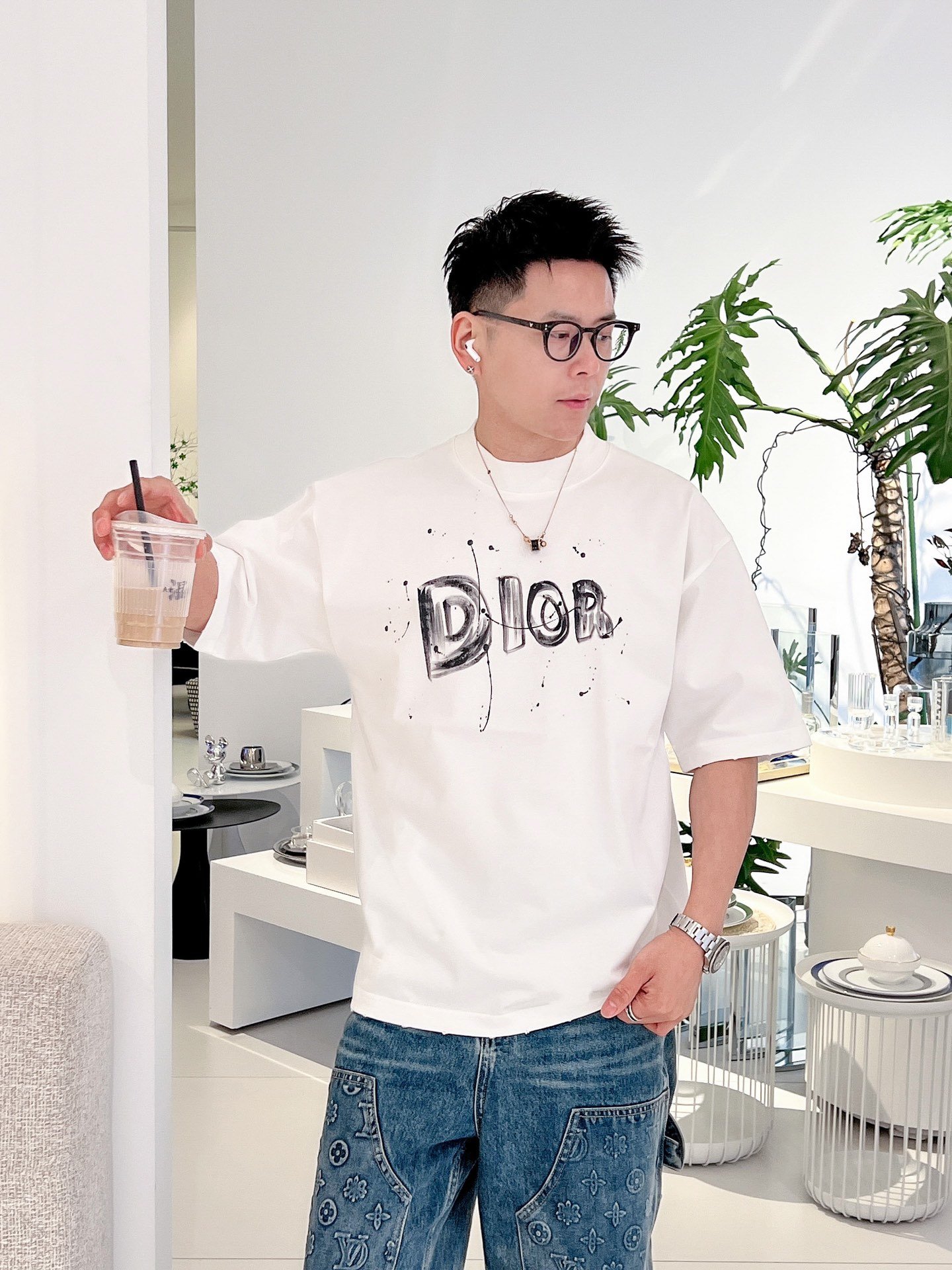 迪奥Dior2024ss新工艺logo微阔版圆领男士短袖T恤新季新推系列将标识巧妙融入设计塑就一系列充满