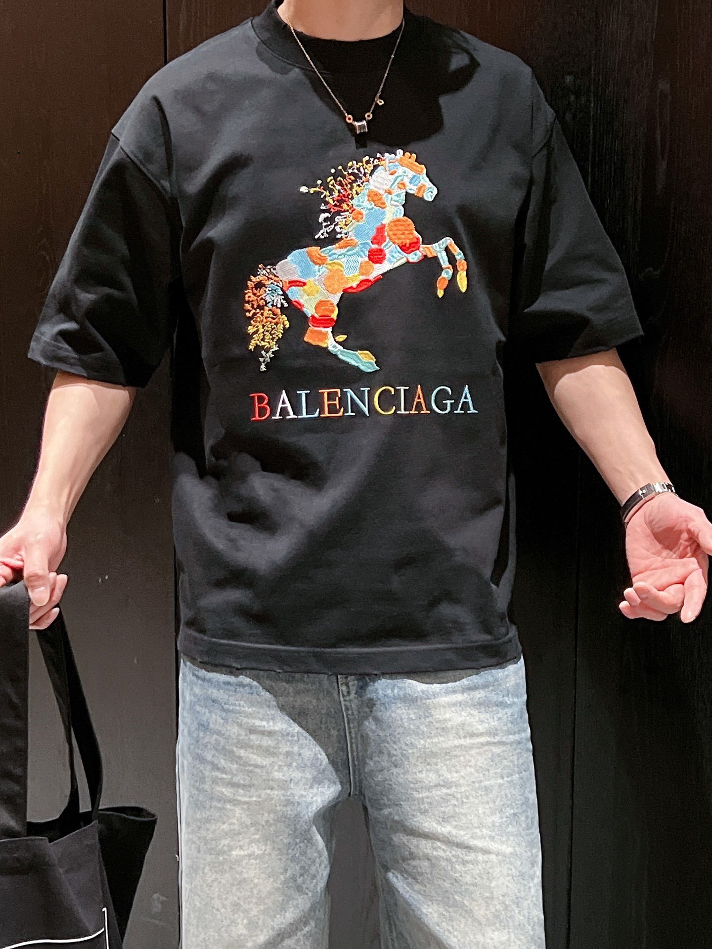 巴黎世家BALENICIAGA2024ss新工艺logo微阔版圆领男士短袖T恤新季新推系列将标识巧妙融入