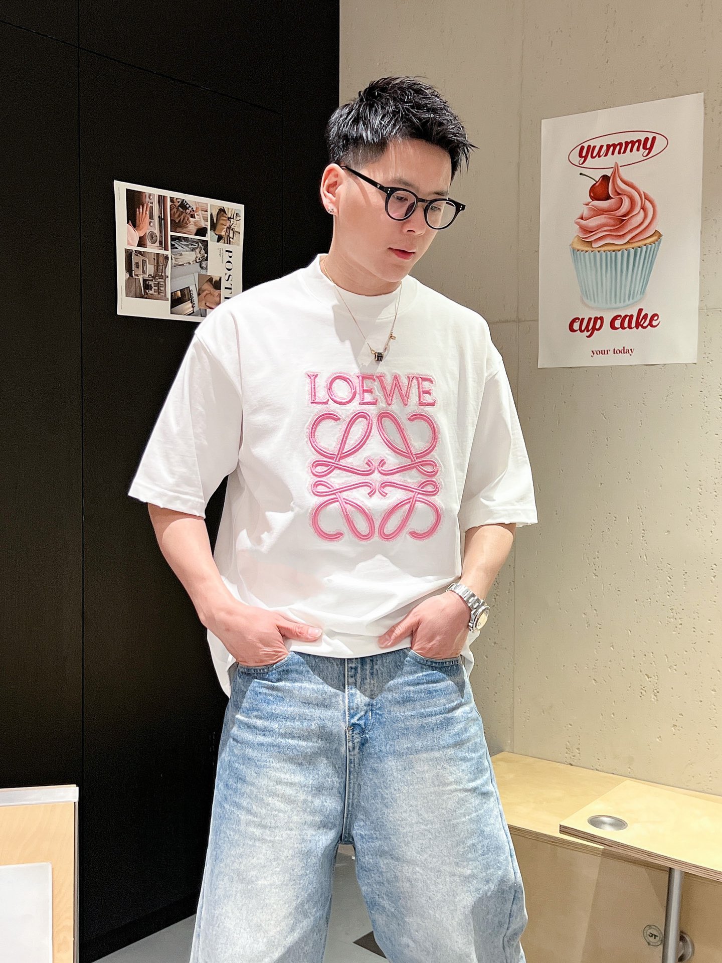 罗意威LOEWE2024ss新工艺logo微阔版圆领男士短袖T恤新季新推系列将标识巧妙融入设计塑就一系列