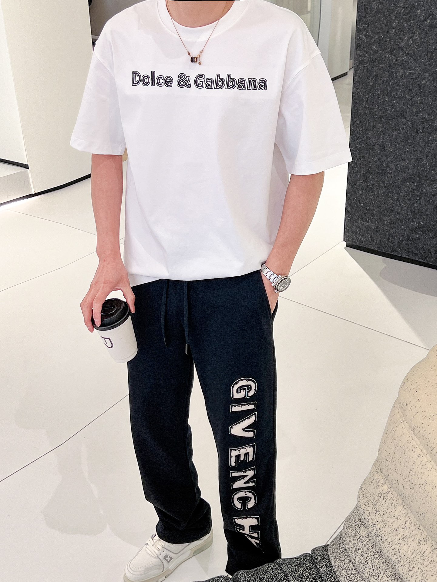 杜嘉班D&G2024ss新工艺logo微阔版圆领男士短袖T恤新季新推系列将标识巧妙融入设计塑就一系列充满