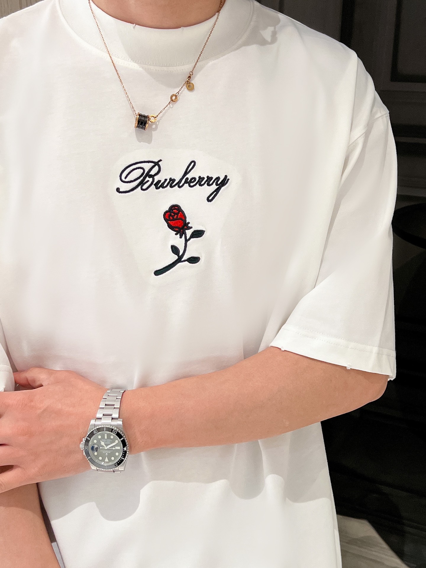 巴宝莉BURBERRY2024ss新工艺logo微阔版圆领男士短袖T恤新季新推系列将标识巧妙融入设计塑就