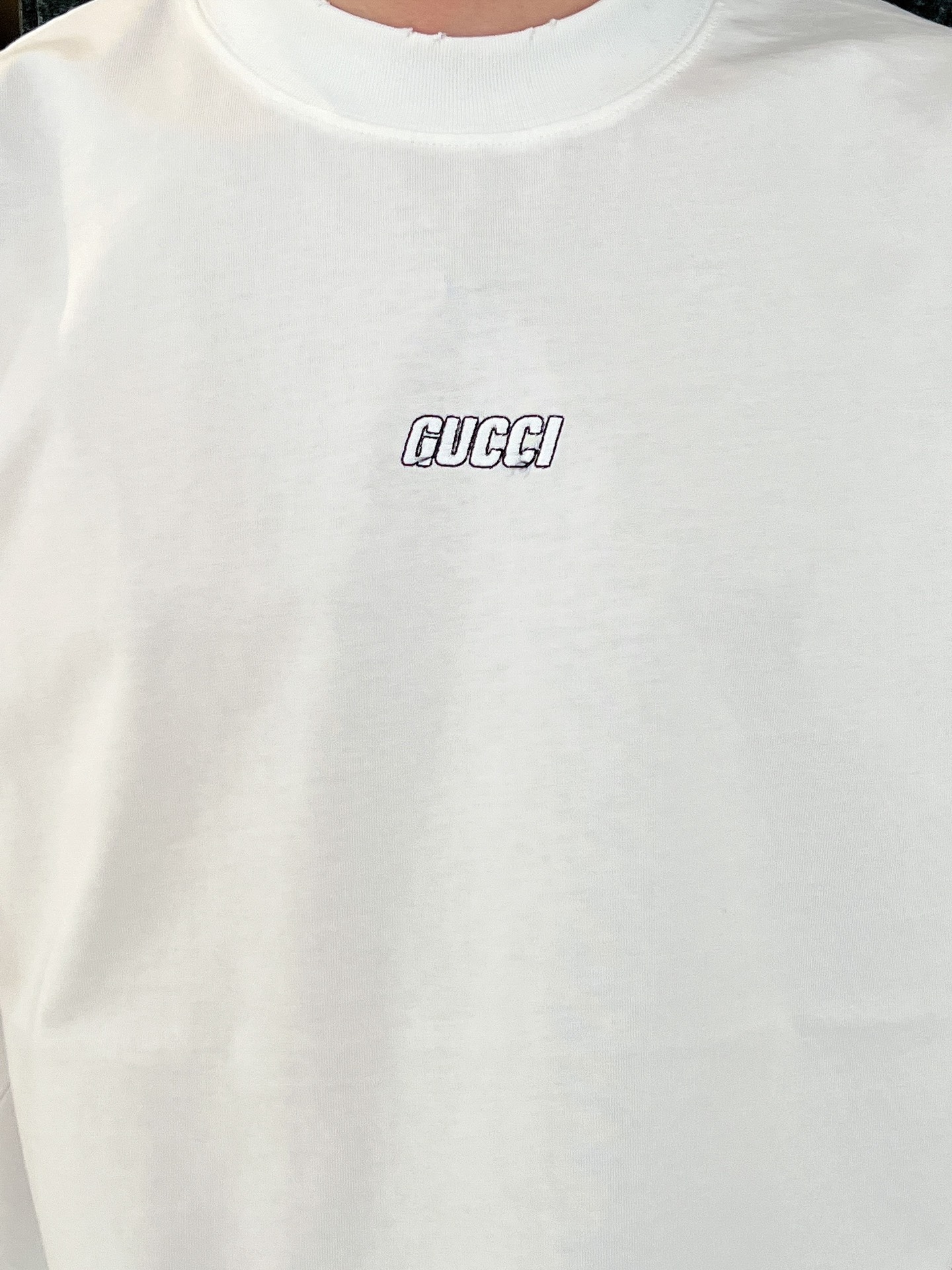 NO:515372,The event model continues to be effective and makes more 20. Gucci 2025 new process washing, water cutting, broken and worn spring and summer new model first launch counter latest short-sleeved round neck T-shirt, the same style on the official website, high-end customization, avant-garde and fashionable design!  Brand logo heavy craftsmanship design, high-end pure cotton fabric, soft feel, comfortable to wear, exquisite counter-level car line, fine workmanship, invincible and handsome upper body effect!  A must-have item for handsome men!  Color black white code number M-3XL code number is a little larger, gucci, T-shirt,tees, t-shirt,alexander wang19860909活动款持续有效多让20 . 古驰2025新工艺洗水割烂磨破春夏新款首发专柜最新款短袖圆领T恤 官网同款 高端订制 设计前卫时尚！品牌logo重工艺设计 高端定纯棉面料.手感柔软.穿着舒适.专柜级别精致车线.做工精细.上身效果无敌帅气！型男必备单品！ 颜色黑色 白色 码数M-3XL码数偏大一点,,gucci,T-shirt,tees，t-shirt,alexander wang,Men's clothing