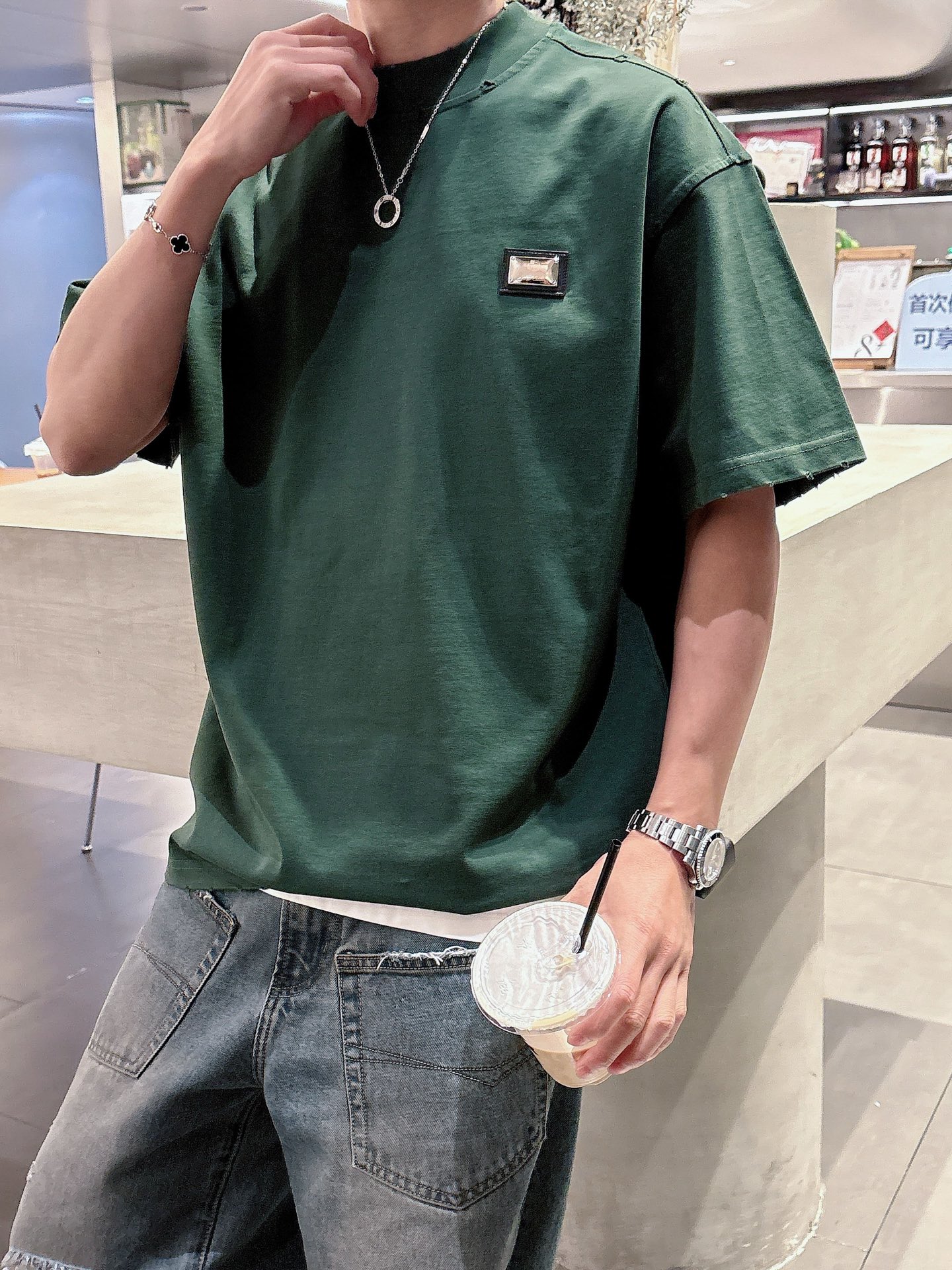 NO:155912,Loro Piana2025 new technology wash, cut, broken, spring and summer new style, the latest short-sleeved round-neck T-shirt in the first counter, the same style on the official website, high-end customization, avant-garde and fashionable design!  Brand logo heavy craftsmanship design, high-end pure cotton fabric, soft feel, comfortable to wear, exquisite counter-level car line, fine workmanship, invincible and handsome upper body effect!  A must-have item for handsome men!  Color Paris black Paris gray Paris rice Paris green yard M-3XL code number is a little larger Exclusive, loro piano, T-shirt,tees, t-shirt,alexander wang19860909Loro Piana2025新工艺洗水割烂磨破春夏新款首发专柜最新款短袖圆领T恤 官网同款 高端订制 设计前卫时尚！品牌logo重工艺设计 高端定纯棉面料.手感柔软.穿着舒适.专柜级别精致车线.做工精细.上身效果无敌帅气！型男必备单品！ 颜色巴黎黑 巴黎灰 巴黎米 巴黎绿 码数M-3XL码数偏大一点 独家专供,,loro piana,T-shirt,tees，t-shirt,alexander wang,Men's clothing