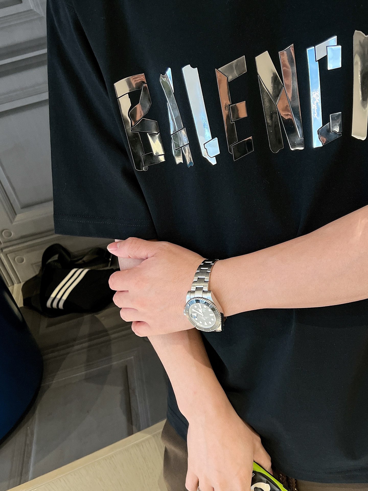 NO:443466,The event model continues to be effective and makes more effective. 20 new craft metal material materials for the spring and summer new styles are launched in the counter. The latest short-sleeved round-neck T-shirt is the same as the official website. High-end customization and avant-garde and fashionable design!  Brand logo heavy craftsmanship design, high-end pure cotton fabric, soft feel, comfortable to wear, exquisite counter-level car line, fine workmanship, invincible and handsome upper body effect!  A must-have item for handsome men!  Color black white code number M-3XL code number is a little larger. Exclusively available, balenciaga, T-shirt,tees, t-shirt,alexander wang19860909活动款持续有效多让20 巴黎世家新工艺金属材料材料烫春夏新款首发专柜最新款短袖圆领T恤 官网同款 高端订制 设计前卫时尚！品牌logo重工艺设计 高端定纯棉面料.手感柔软.穿着舒适.专柜级别精致车线.做工精细.上身效果无敌帅气！型男必备单品！ 颜色黑色 白色 码数M-3XL码数偏大一点 独家专供,,balenciaga,T-shirt,tees，t-shirt,alexander wang,Men's clothing