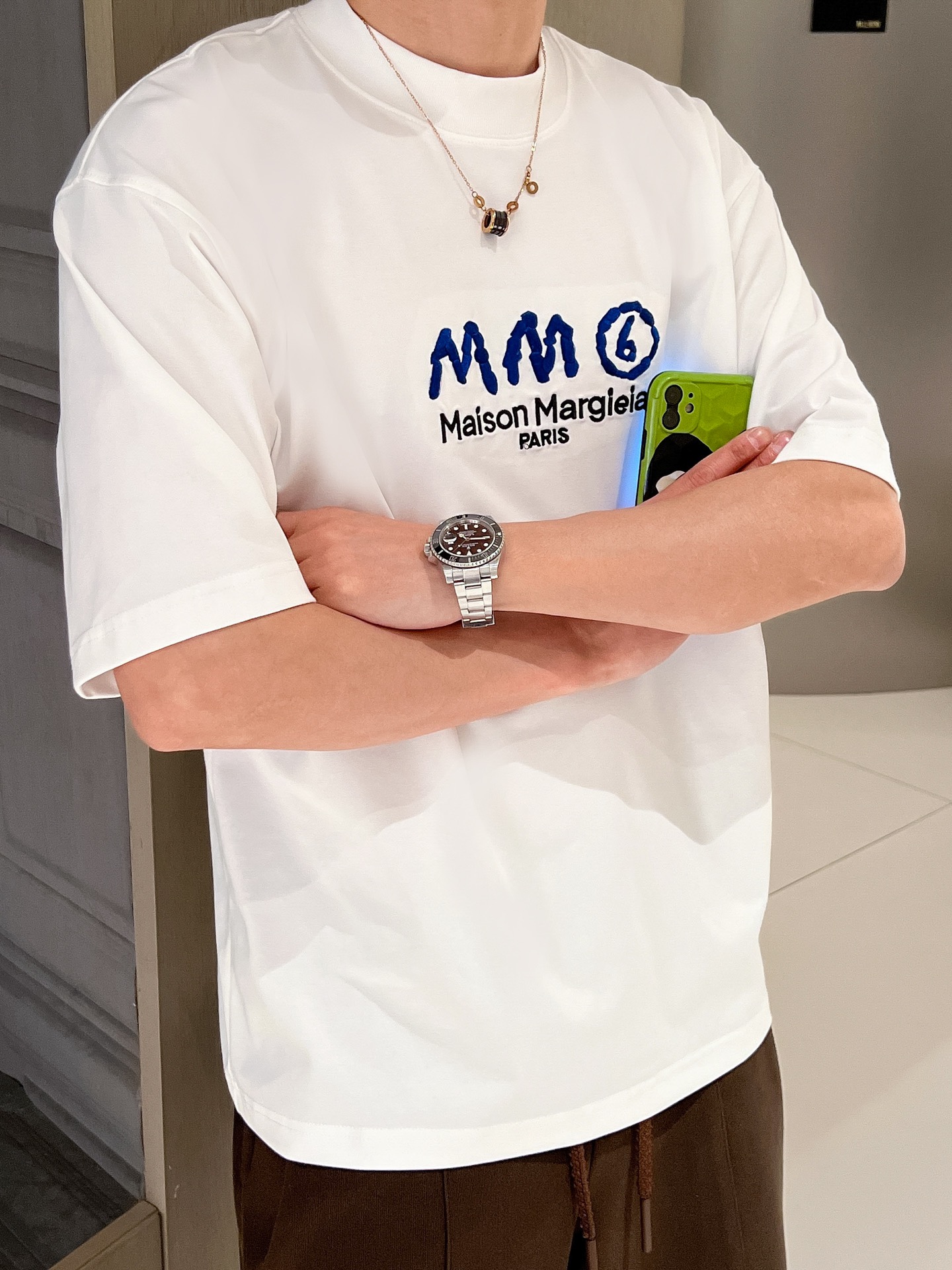 NO:455253,The event model continues to be effective and makes more 20 more. Majila 2025 new craft washing spring and summer new style first-time counter latest short-sleeved round-neck T-shirt, the same style on the official website, high-end customization, avant-garde and fashionable design!  Brand logo heavy craftsmanship design, high-end pure cotton fabric, soft feel, comfortable to wear, exquisite counter-level car line, fine workmanship, invincible and handsome upper body effect!  A must-have item for handsome men!  Color black white Code number M-3XL Code number exclusively available,,masion margiela,T-shirt,tees,t-shirt,alexander wang19860909活动款持续有效多让20 马吉拉2025新工艺洗春夏新款首发专柜最新款短袖圆领T恤 官网同款 高端订制 设计前卫时尚！品牌logo重工艺设计 高端定纯棉面料.手感柔软.穿着舒适.专柜级别精致车线.做工精细.上身效果无敌帅气！型男必备单品！ 颜色黑色 白色 码数M-3XL码数独家专供,,masion margiela,T-shirt,tees，t-shirt,alexander wang,Men's clothing