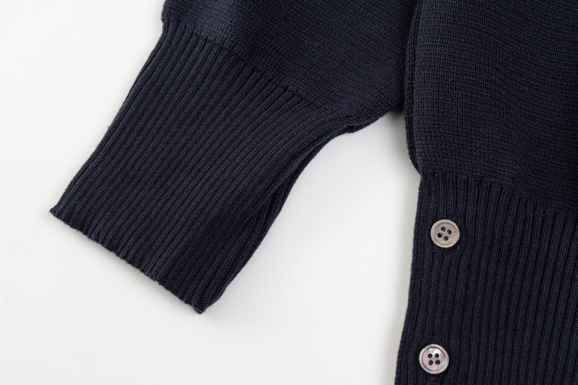 Cashmere Handbags with T-B Classic Crotch Sweater in Picture Color, Gender-Neutral. - 图片 8