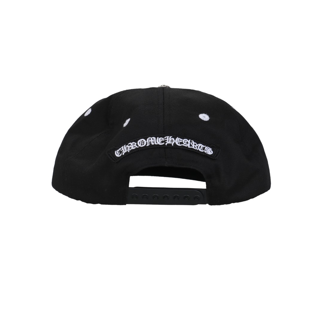 图片[9]-#Chrome Hearts/克罗心 25ss 十字梵文刺绣帽子 面料采用7*7全棉磨毛水洗纱卡，刺绣采用立体绣花工艺，由进口的百灵达绣花机打造而成，帽舌绗绣都是绣花机制作并非普通纱线，工艺费工费时，帽舌前面那根棉绳是手工用纱卡内包进去的，辅料均为外贸渠道订购的，逼真度极高，MLB NEWRA指定代工的外贸大厂作业，基本上每顶帽子找不到一根线头，产品对版一致，产品简单又好搭配 尺码：53-60可调节-选品中心