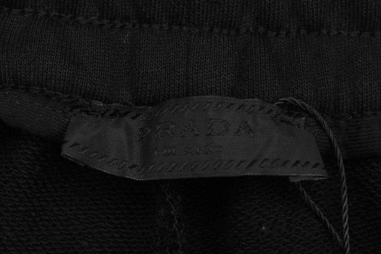 Prada/普拉达 25ss 三角标红条硅胶短裤
