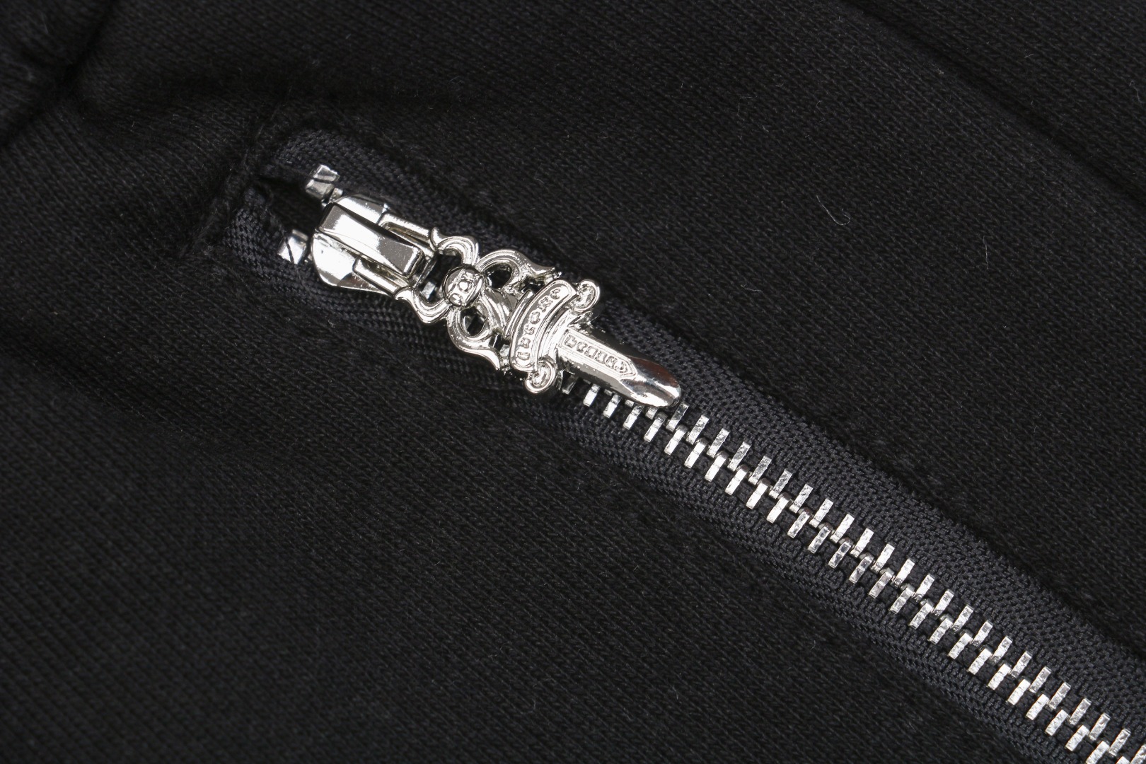 Chrome Hearts/克罗心 25ss 宝剑拉链梵文贴皮短裤