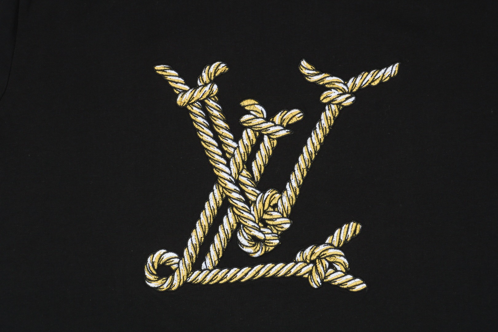 1v 25ss 老花字母绳索刺绣短袖