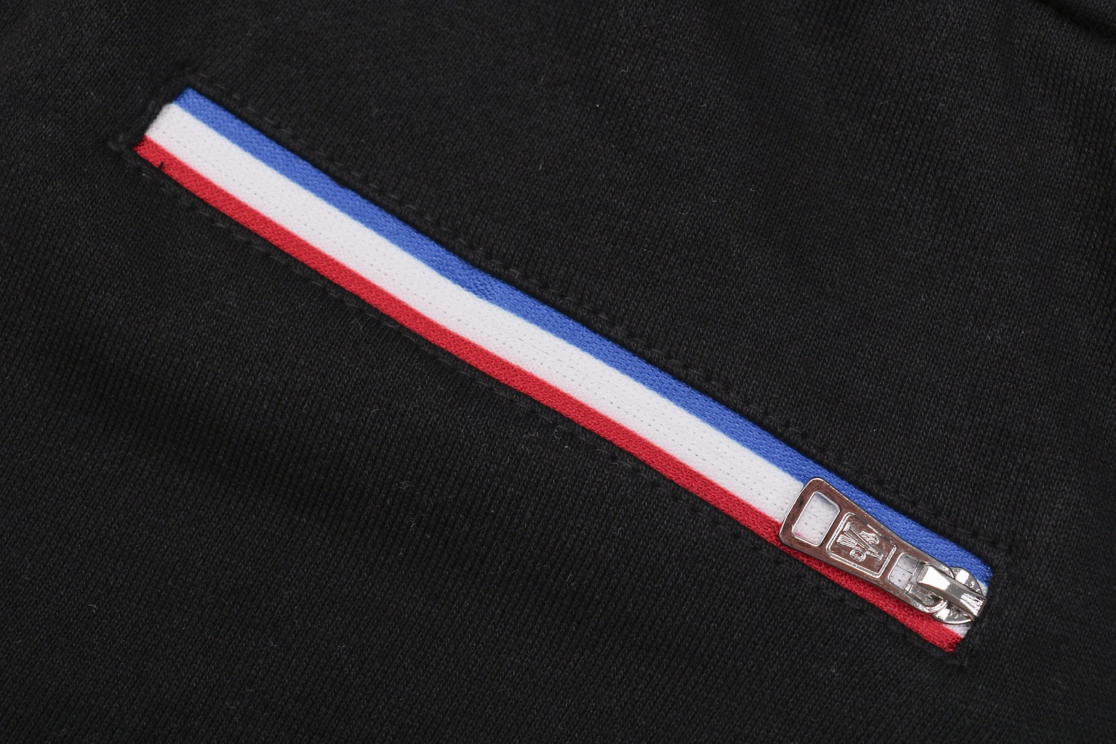 Moncler/蒙口 25ss MK小标后口袋彩条短裤