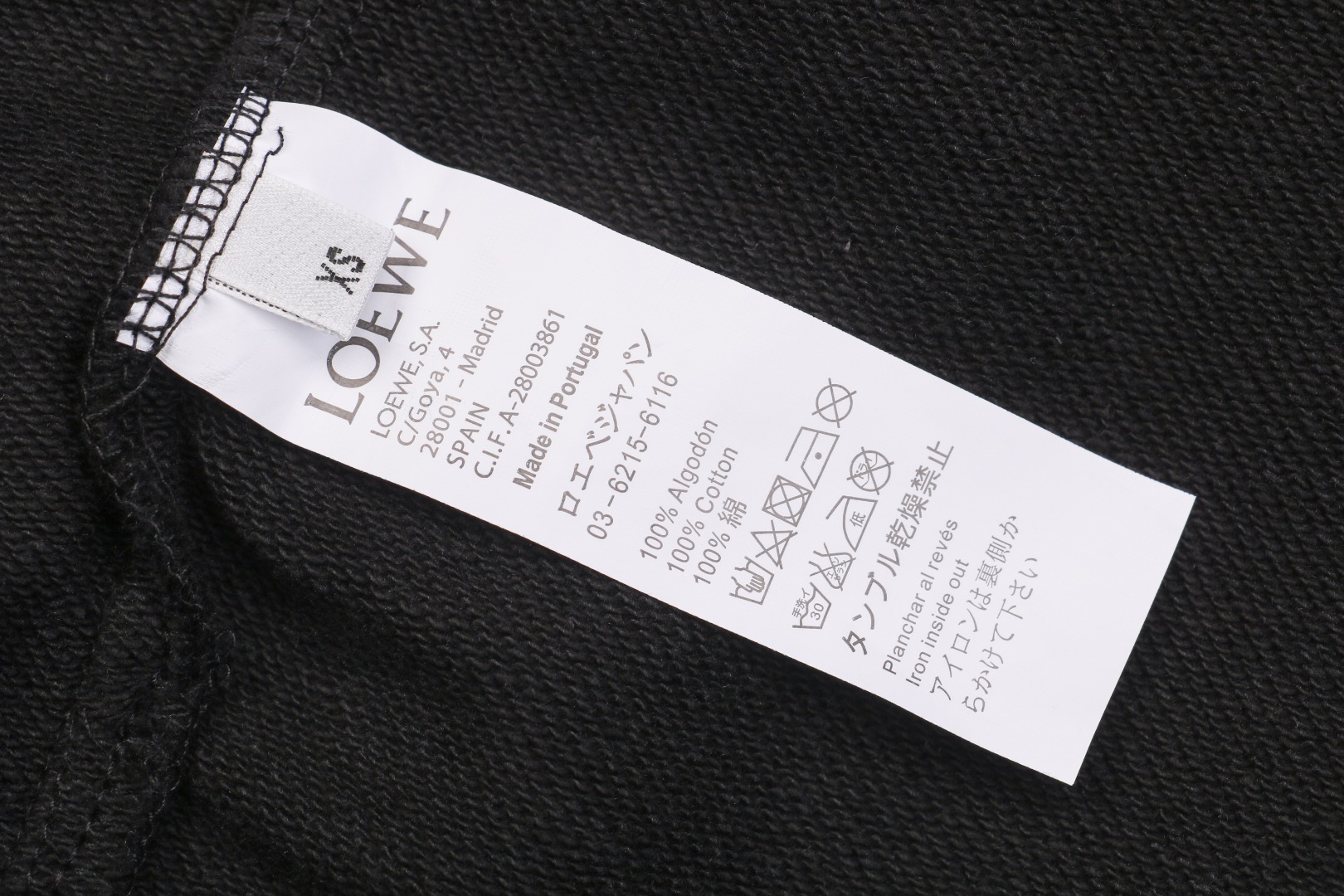 Loewe/罗意威 25ss 侧边大花标贴布刺绣短裤 膝盖处饰有激光烧花