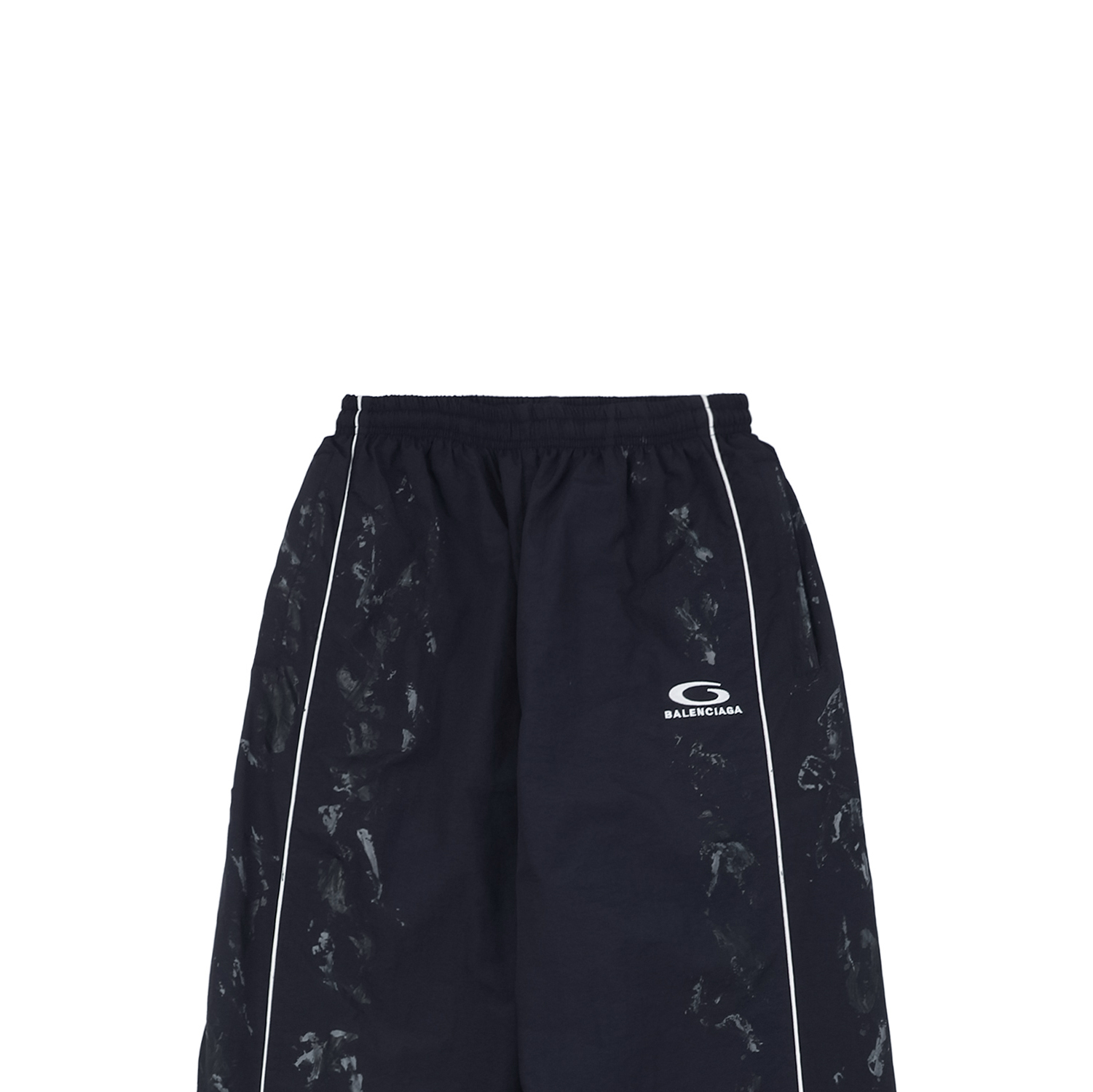 P205【顶级版本】
Balenciaga / 巴黎世家 25SS 涂鸦喷漆藏青半环刺绣运动长裤 官网同步
面料采用消光塔丝隆面料 原版一致 防水涂层 还原原版
内里采用高密度聚酯网眼布 质感纯正 高度还原细节
全衣绣花采用进口田岛高速绣花机 十万针立体且工整
原大牌代工厂专业版师 打版 激光立体裁剪  还原原版版型
成衣纯手工涂鸦喷漆绘制工艺 耗时耗力
全衣辅料开模定做五金拉链  均有与原版一致LOGO
定做原版一致水洗 主唛 品牌拉链封口袋 品牌LOGO防潮纸 
颜色:藏青
尺码:46/48/50/52
尺码表: 腰围  臀围  裤长 
       46:  62     114     102     
       48:   66     118   104     
       50:  70     122    106     
       52:  74    126     108      
  注:手工测量相差1~2CM