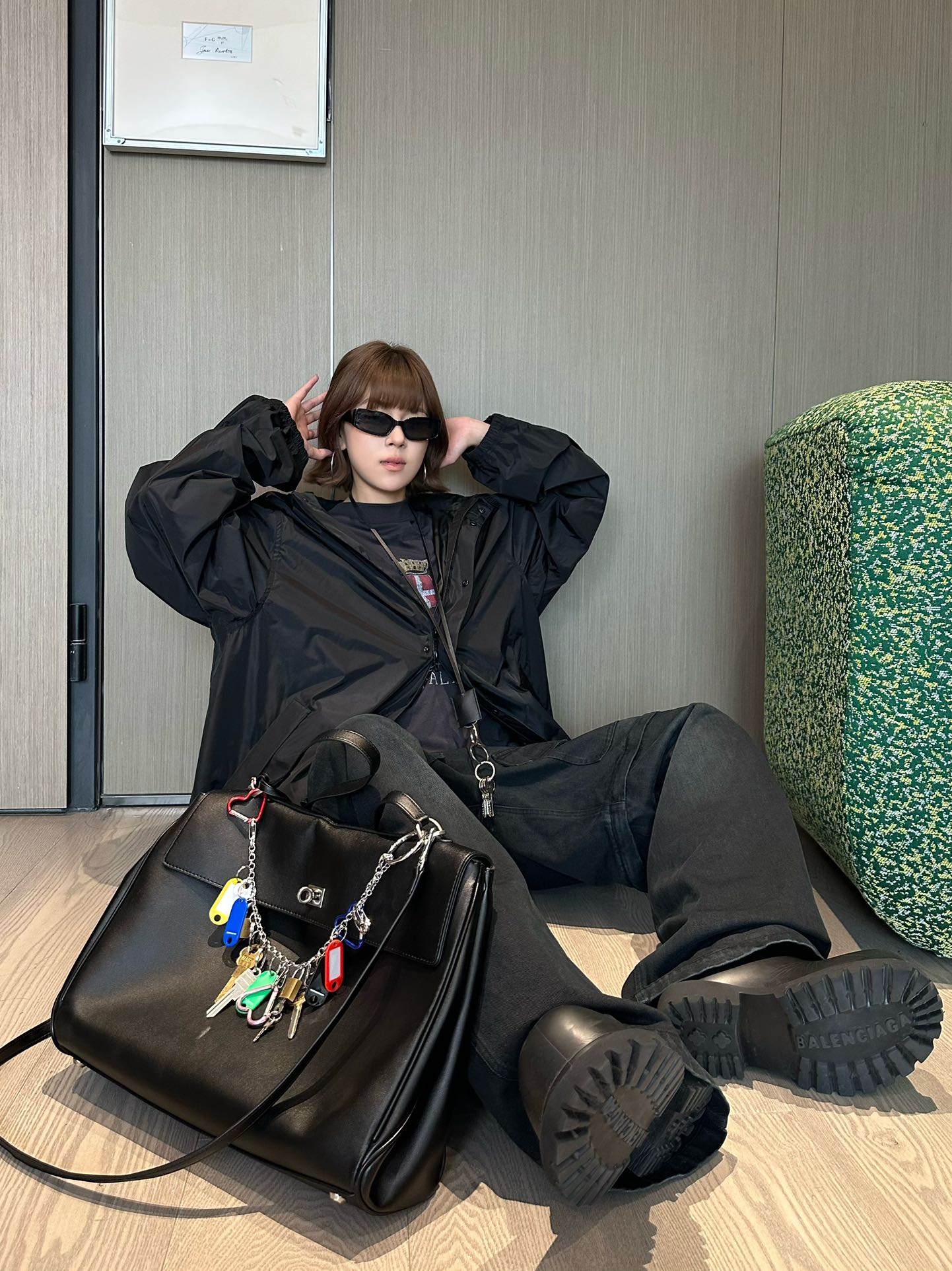 Balenciaga / 巴黎世家 24Fw 
字母红胶带印花连帽外套 上身咨询图ℹ️
