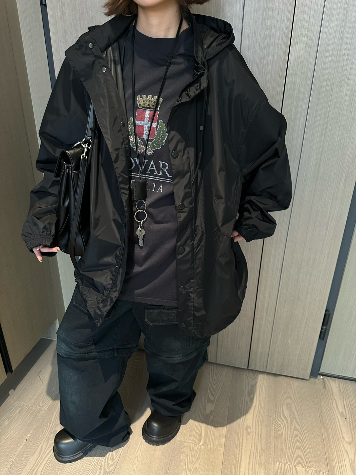 Balenciaga / 巴黎世家 24Fw 
字母红胶带印花连帽外套 上身咨询图ℹ️