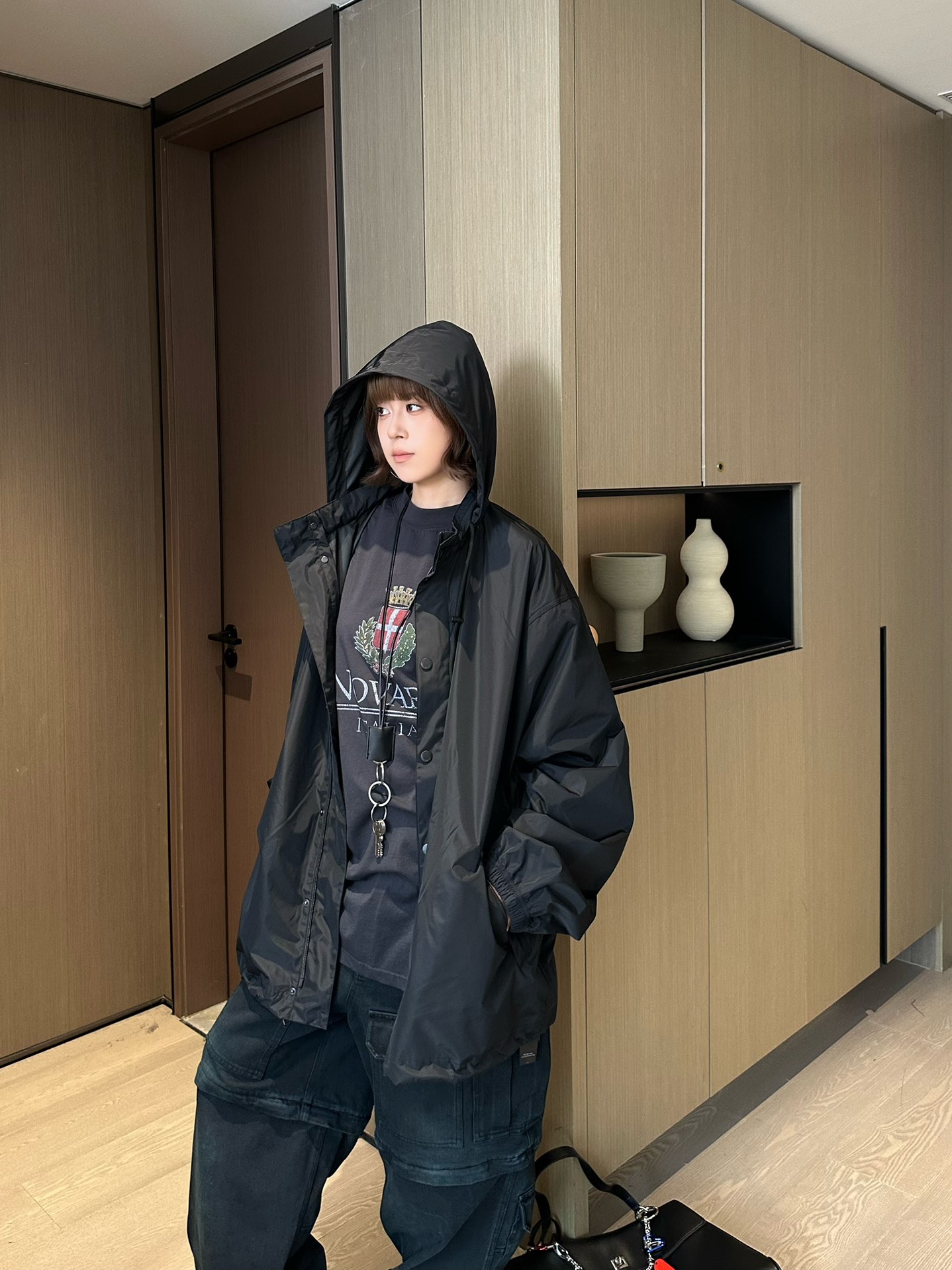 Balenciaga / 巴黎世家 24Fw 
字母红胶带印花连帽外套 上身咨询图ℹ️
