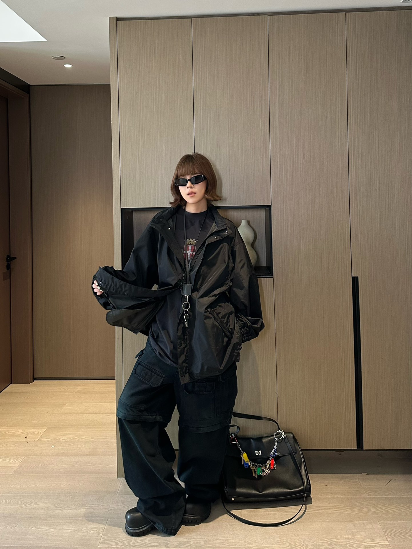 Balenciaga / 巴黎世家 24Fw 
字母红胶带印花连帽外套 上身咨询图ℹ️